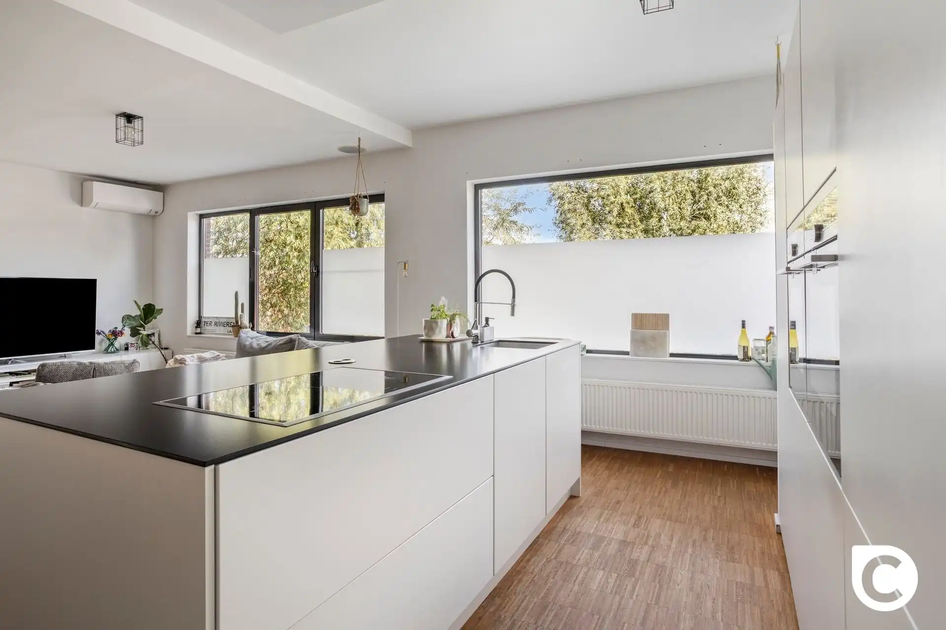 Prachtig gerenoveerd Loftappartement 2 slp en magazijn/handelsruimte foto 3