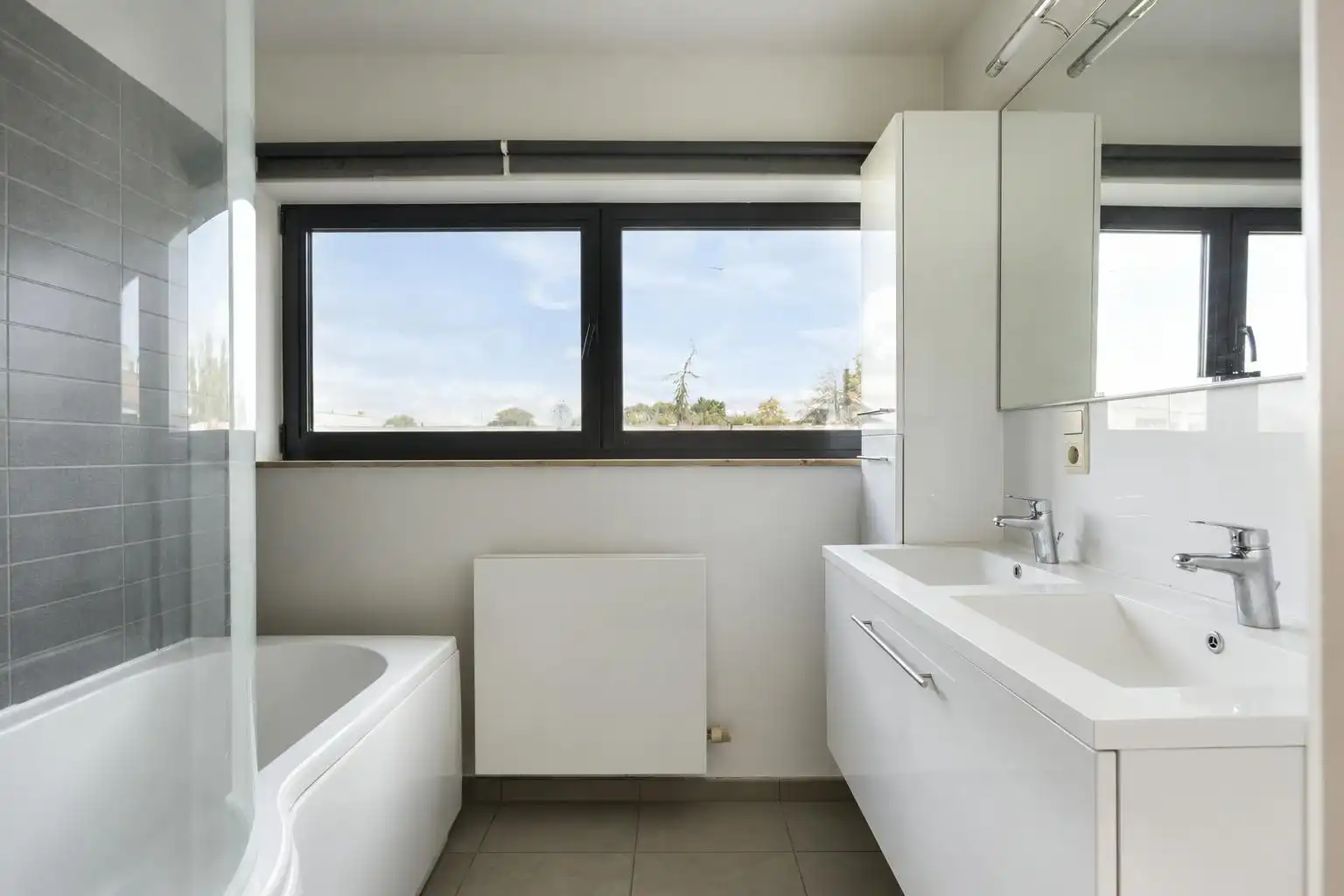Centraal gelegen 2-slaapkamerappartement met terras te Hasselt foto 14
