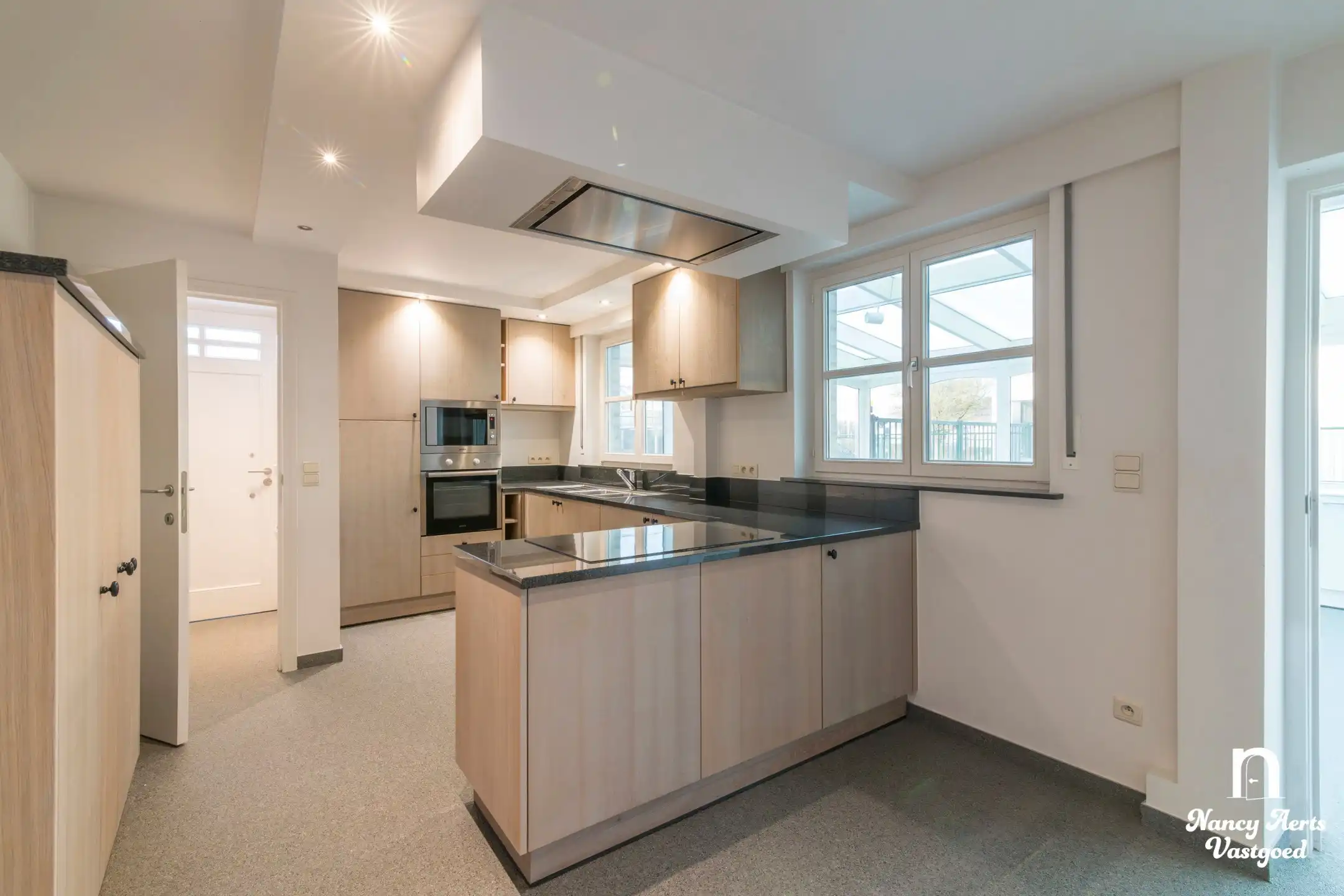 Loods van 550 m² met kantoor en woning met 4 slaapkamers foto 21