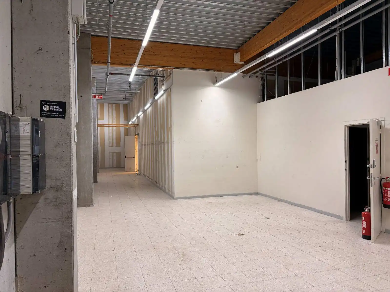 Handelspand van 1.214 m² te huur op retailpark in Lokeren foto 11