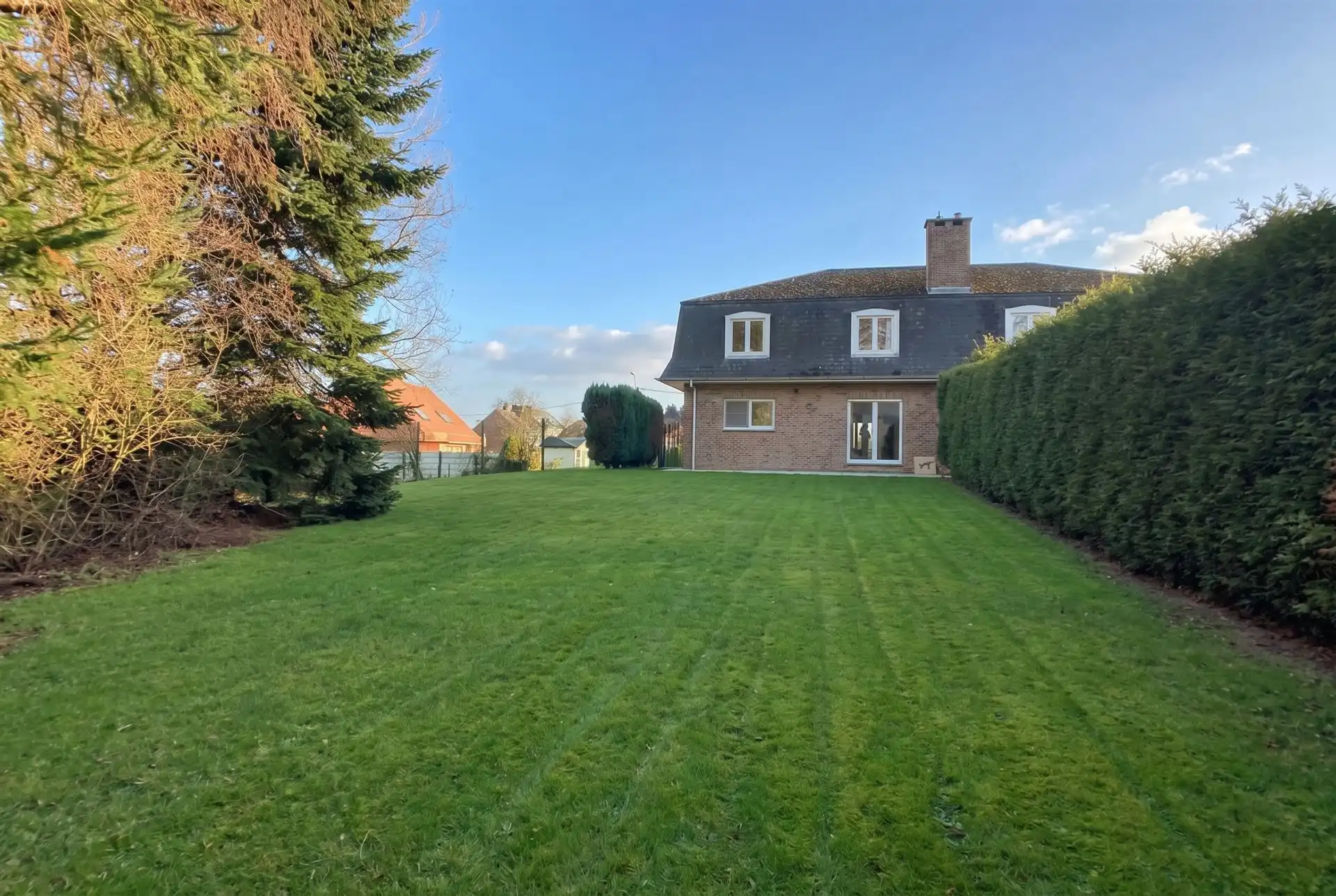 Villa met mooie tuin in rustige straat foto 12