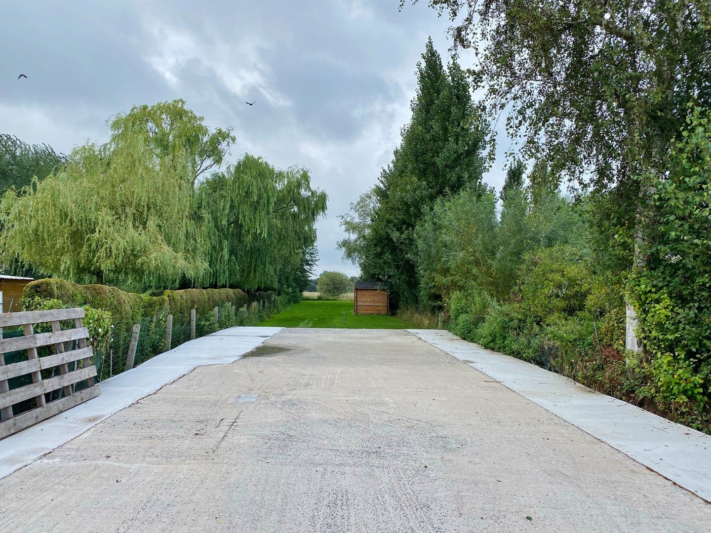 Volledig vernieuwde rijwoning met grote tuin, uitweg en parking. foto 14