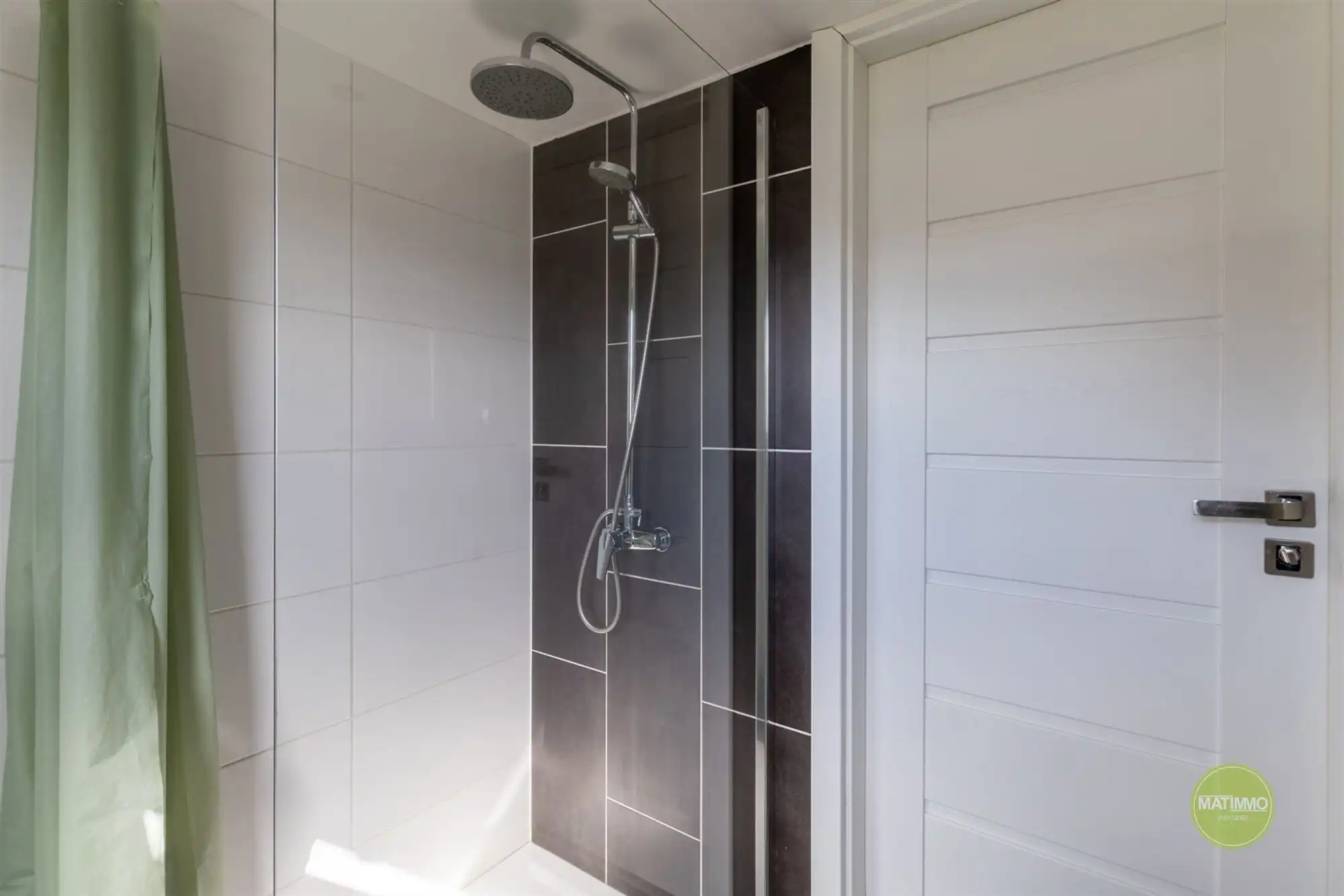 Moderne vakantiebungalow in EuroParcs Zilverstrand te Mol foto 8