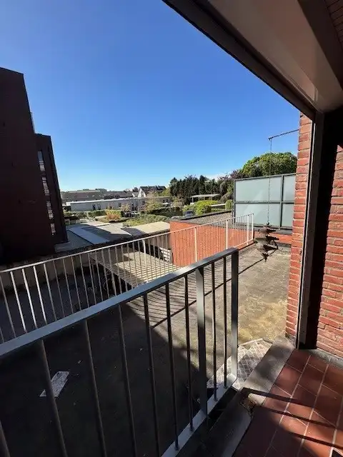 Ruim appartement met prachtig zicht op het marktplein in hartje Neerpelt! foto 15