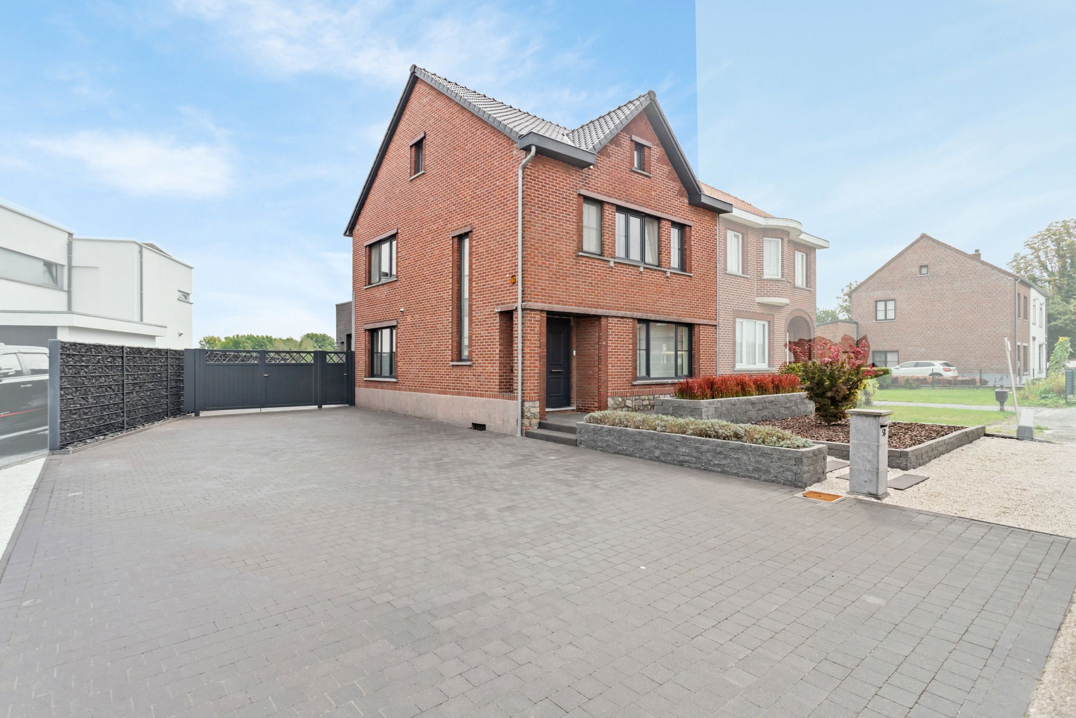 Smaakvol gerenoveerde woning op 9a32ca te Hoeselt foto {{pictureIndex}}