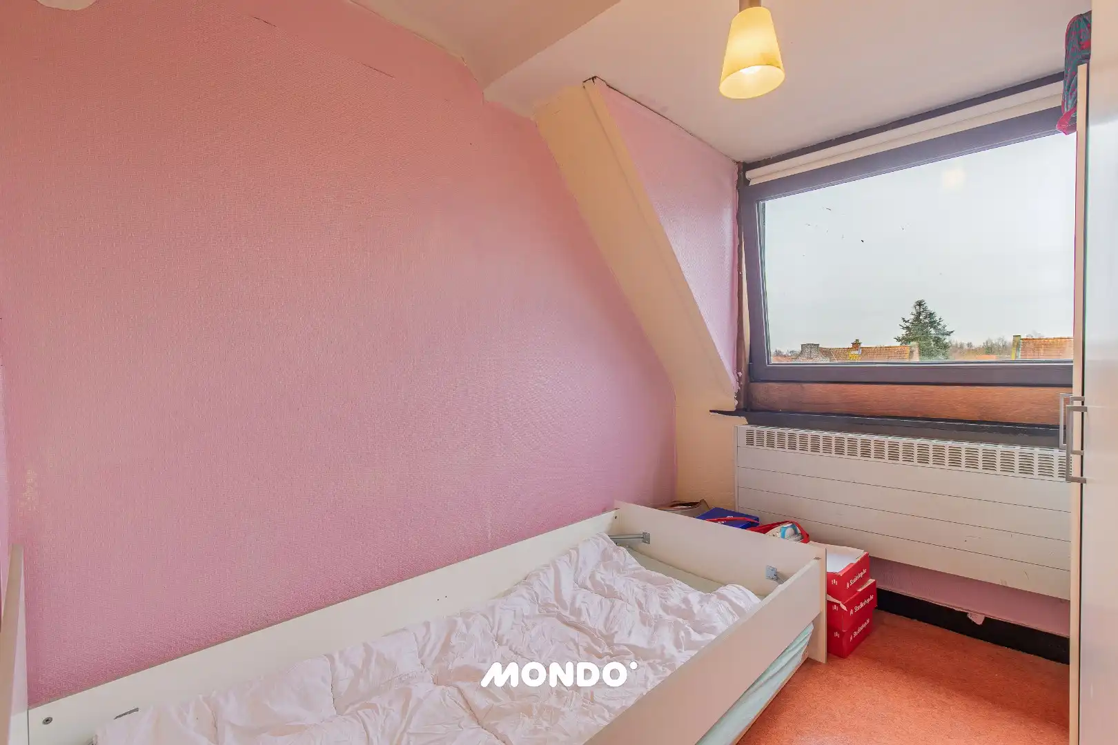 Deels gerenoveerde gezinswoning met 5 à 6 slaapkamers en tuin met achteruitweg foto 11