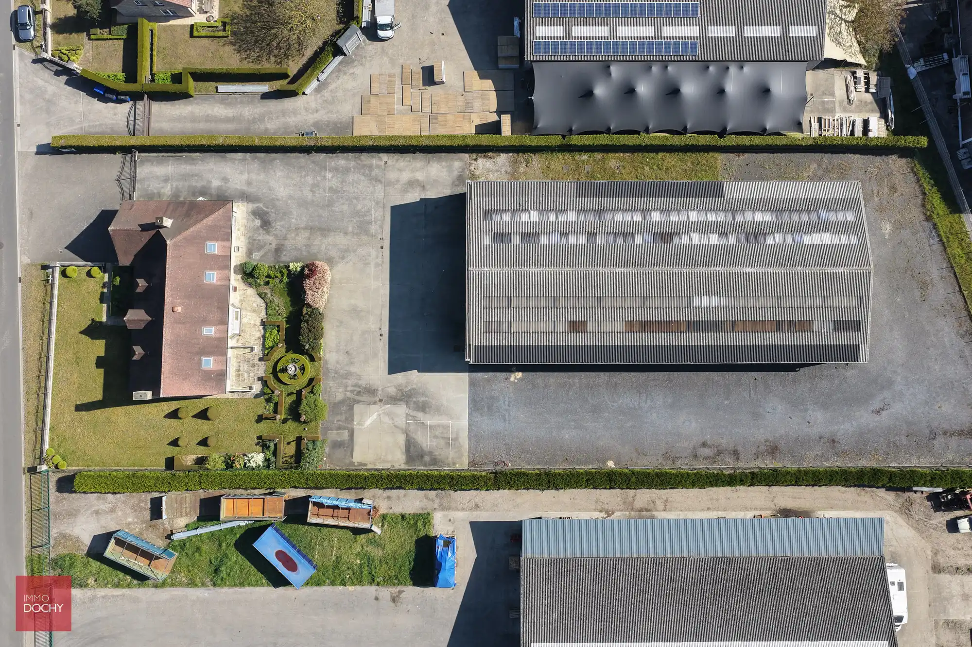 Villa met magazijn te huur – uitstekende ligging foto 11