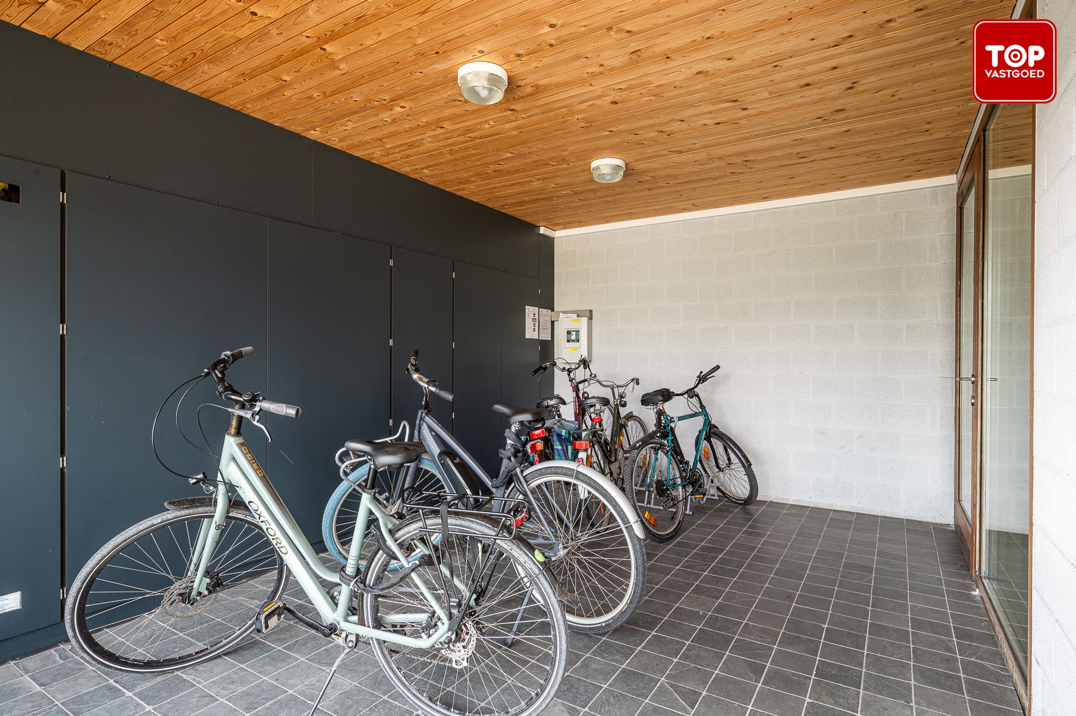 Handelsruimte met buitenruimte op topligging foto 17