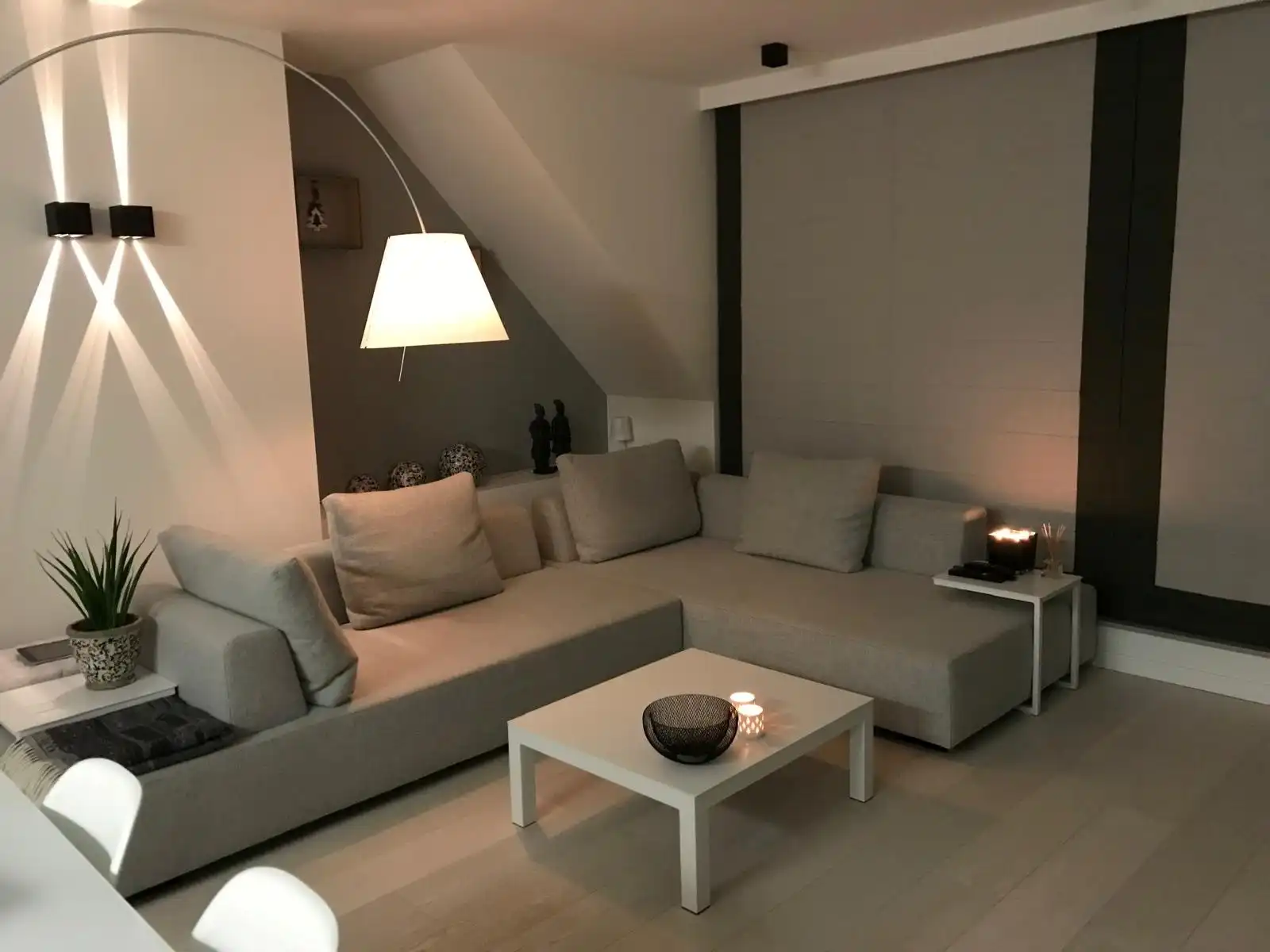 Zeer recent en mooi  duplex dakapp. in perfecte staat  met groot zuidgericht terras dichtbij de Lippenslaan. foto 7