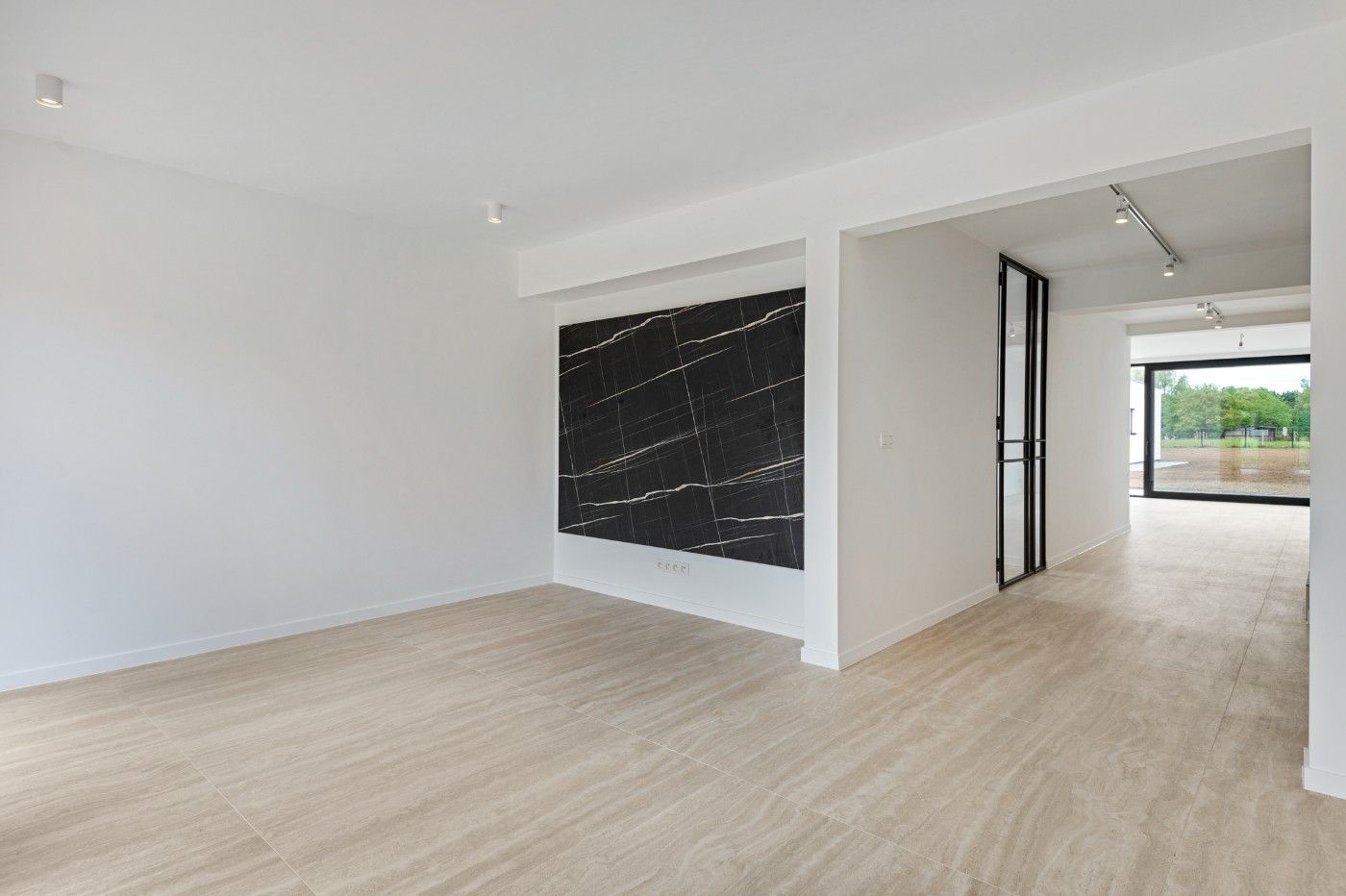 Prachtig gerenoveerde, vrijstaande woning met 4 slpk., tuin en polyvalent bijgebouw foto 9