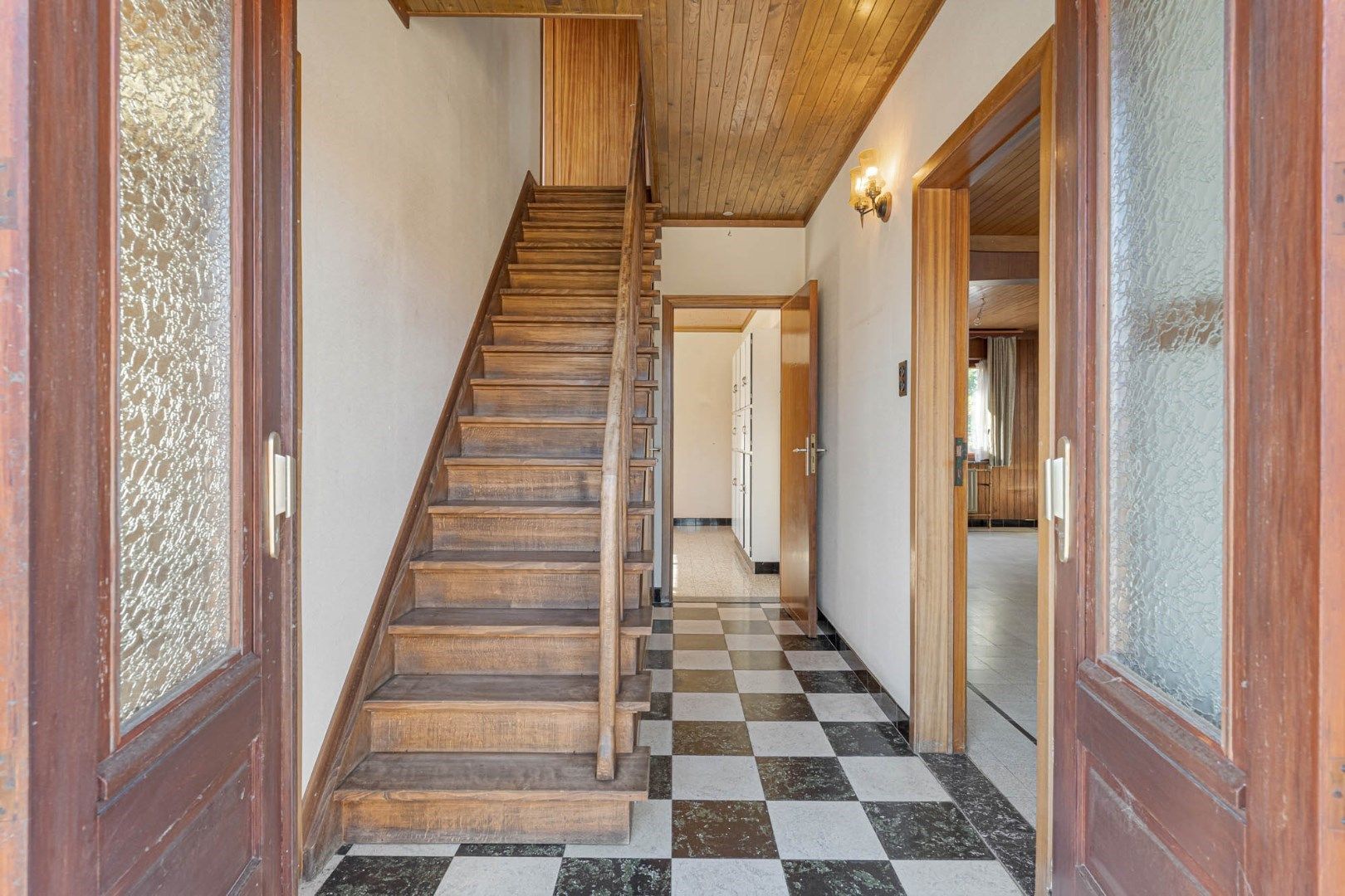 Te renoveren woning op een zuidgericht perceel van 18a 99ca op een zeer gunstige centrale ligging foto 11