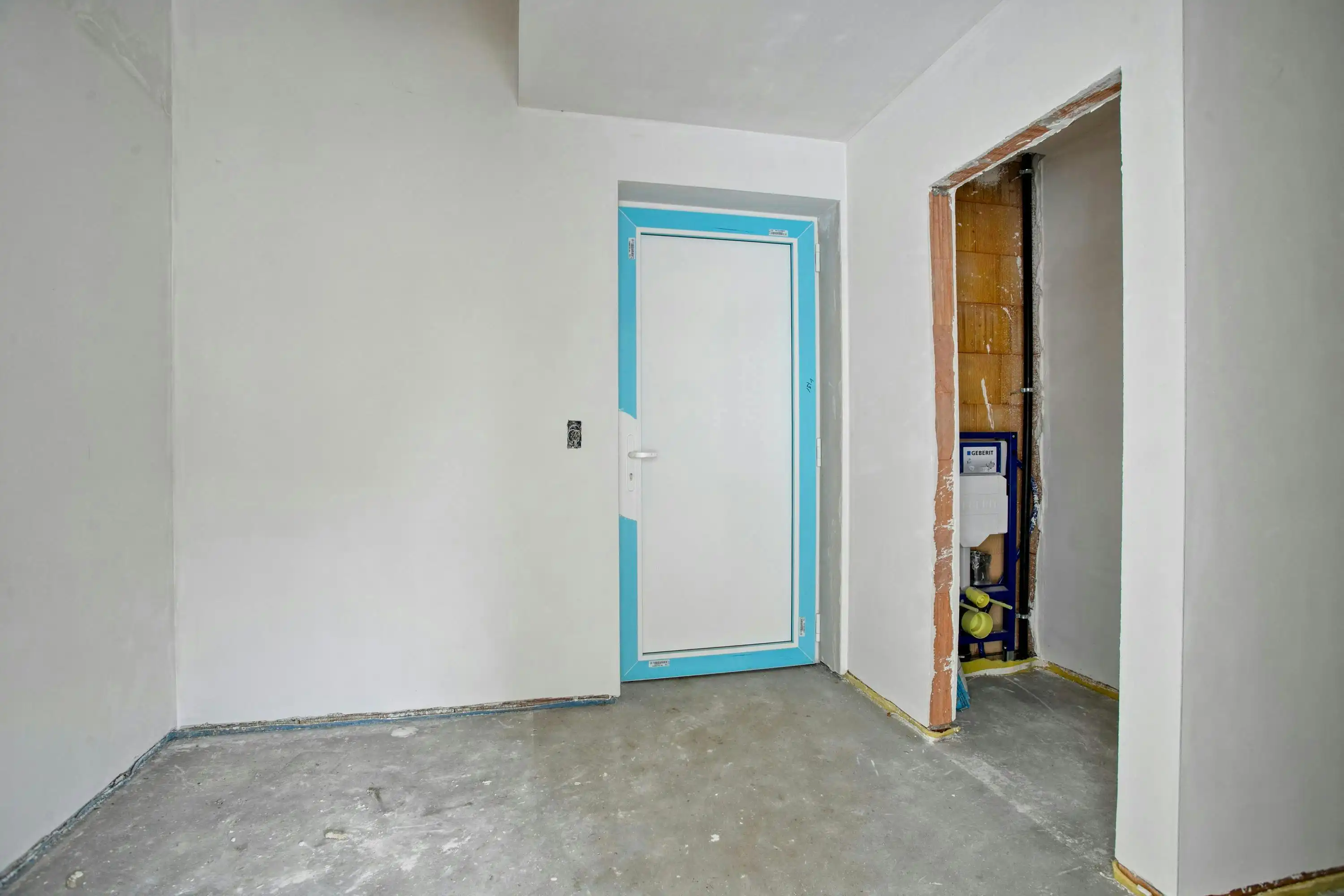 Halfopen nieuwbouwwoning te koop met 3 kamers, oprit en tuin foto 6