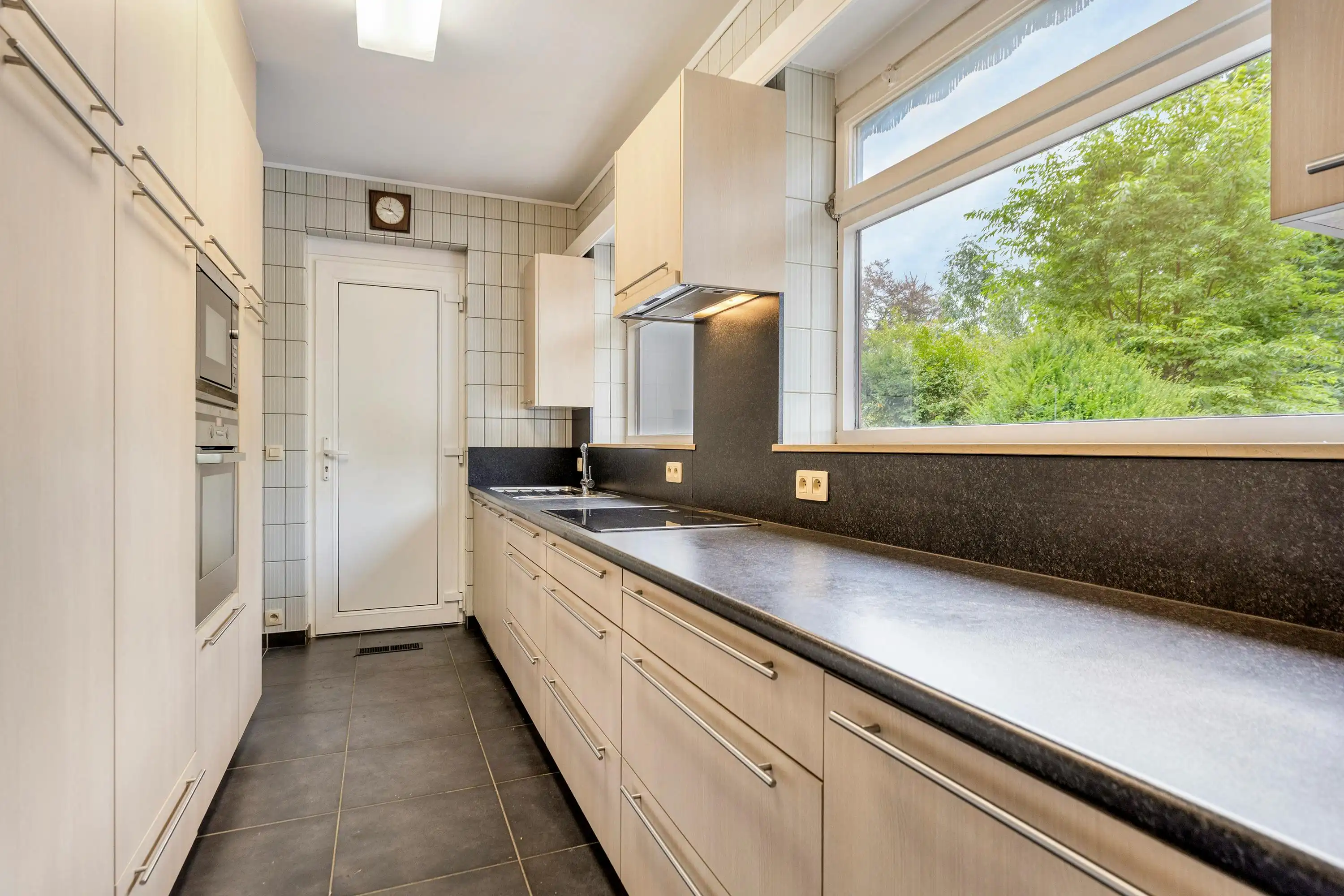 Huis met 4 slaapkamers te koop in centrum Kapellen!  foto 9