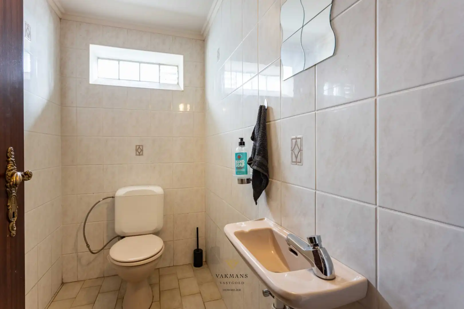 Ruime en charmante alleenstaande woning met 5 slaapkamers en 2 badkamers foto 18