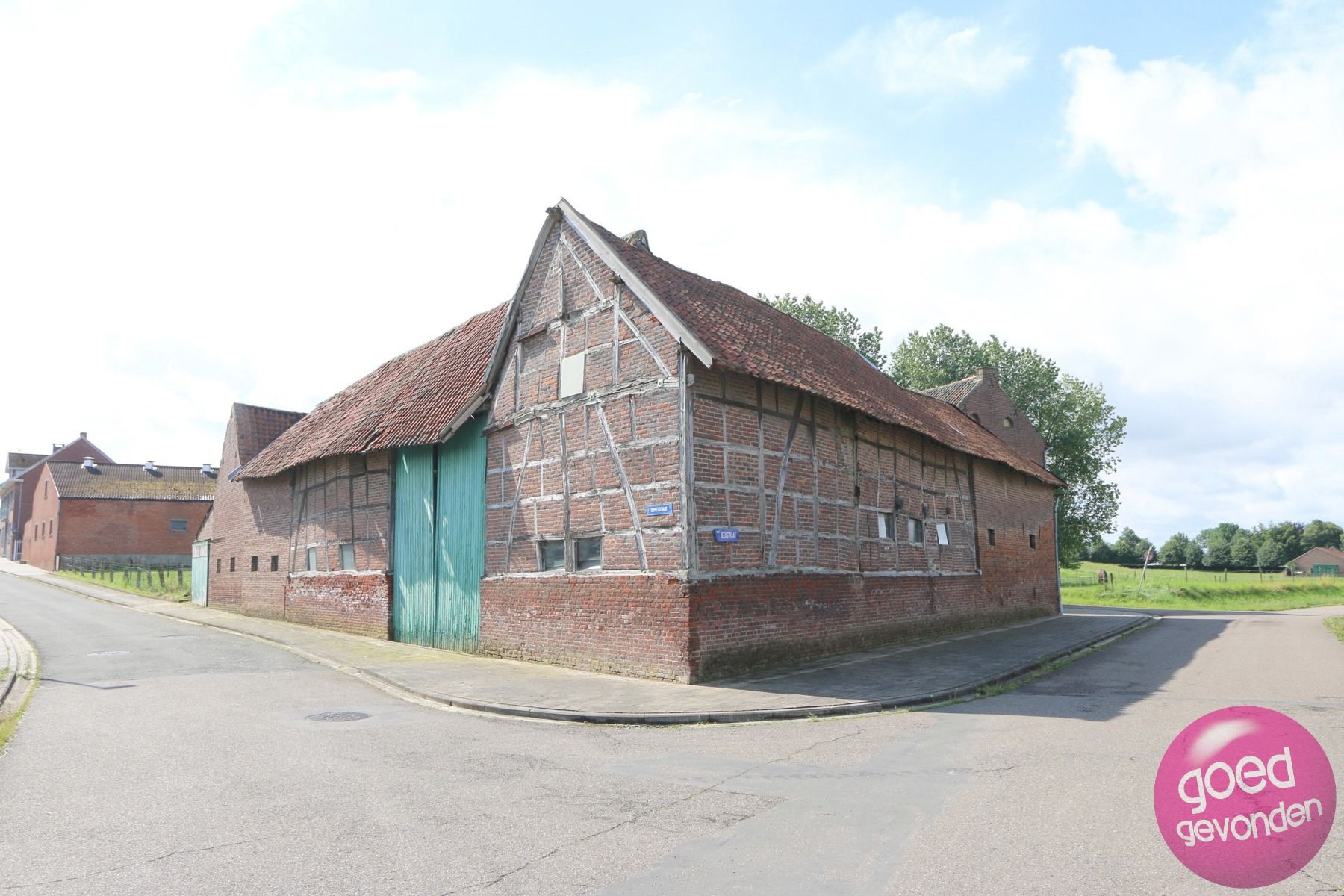 AUTHENTIEKE HOEVE MET WOONST EN GROND - PRACHTIGE LIGGING foto 8