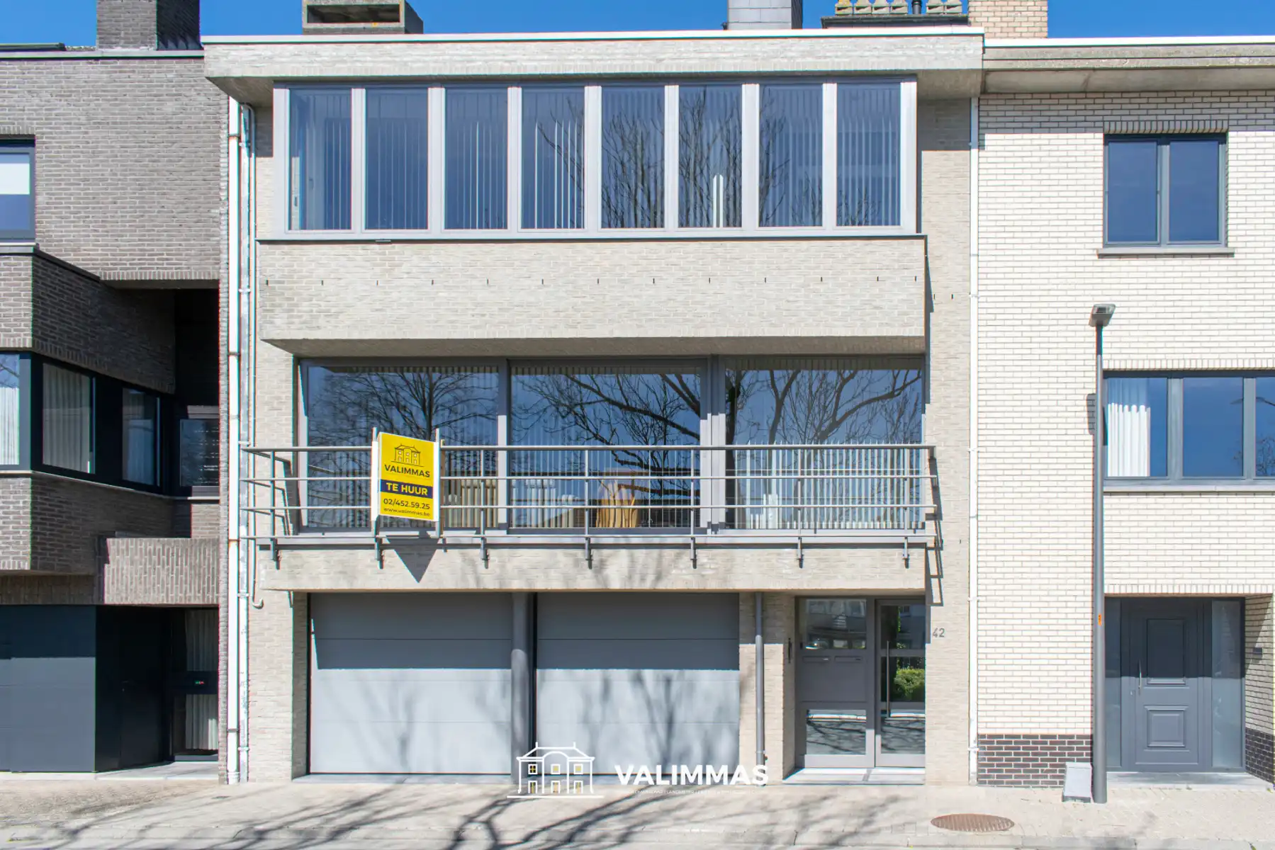 Zeer verzorgd en instapklaar appartement met ruim terras... foto 2