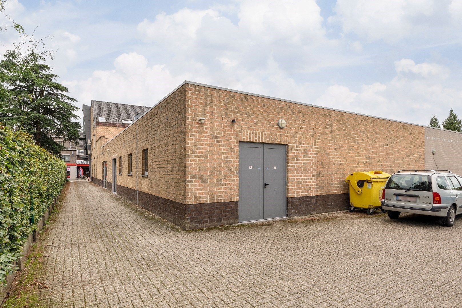 Kantoor-/Winkelruimte 467m² op 749m² grond. foto 2