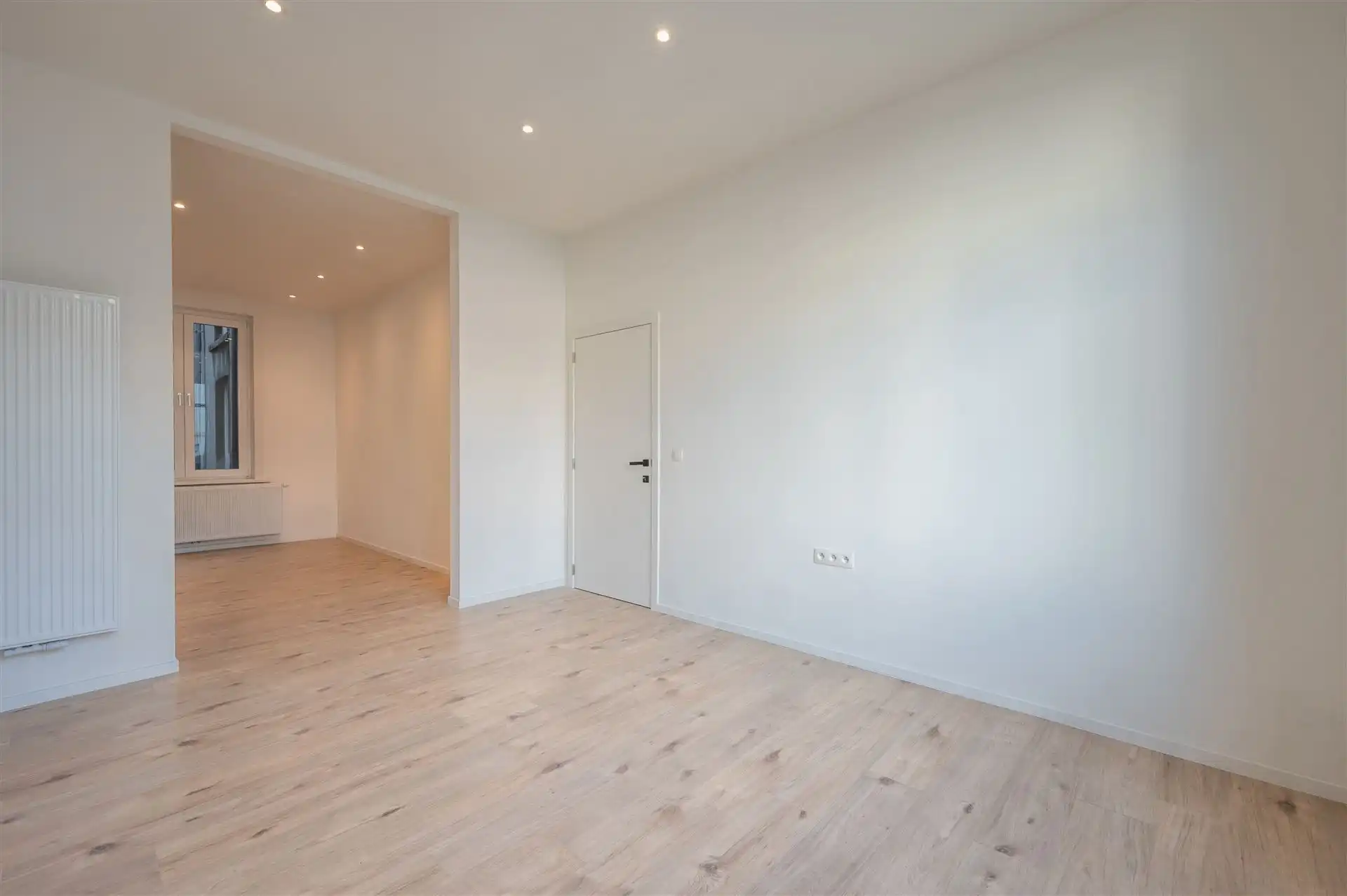 Ruime, volledig gerenoveerde herenwoning met 6 kamers foto 7