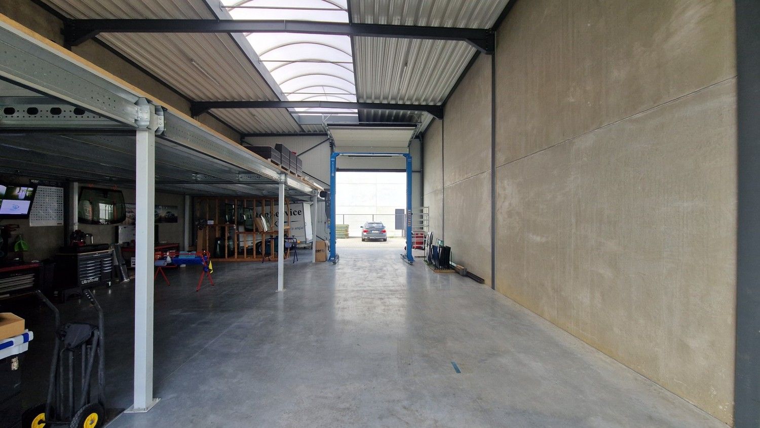 Recente bedrijfshal van 300m² foto 4