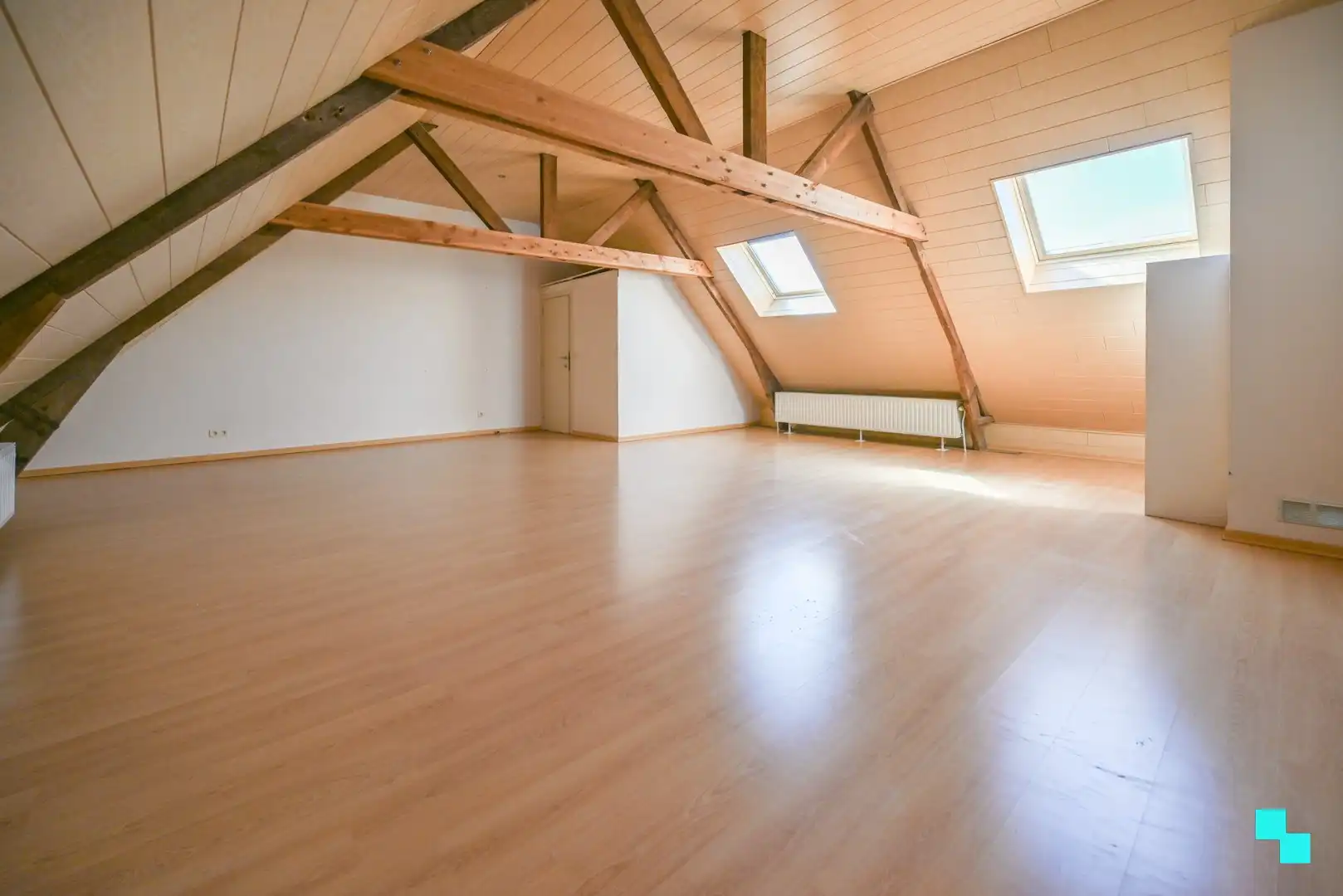 Riante halfopen woning met garage foto 36