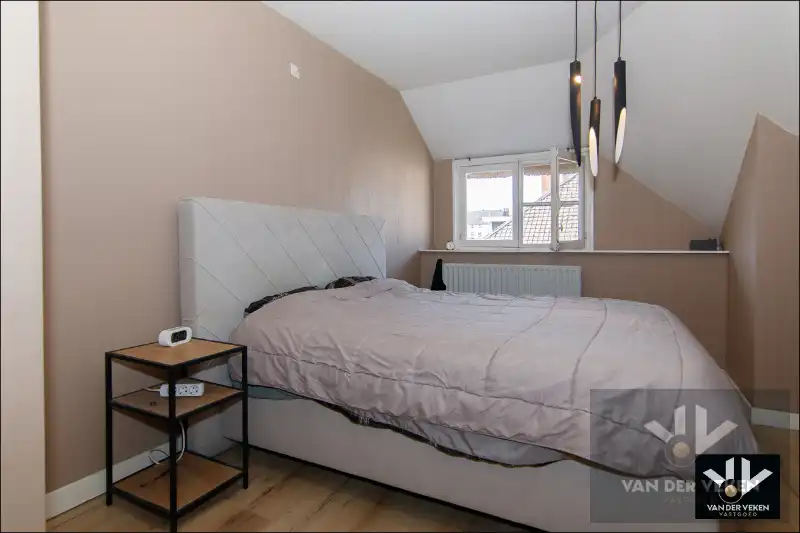 Stijlvolle, ruime en grotendeels gerenoveerde gezinswoning eenvoudig aan te passen naar EPC C vlak aan het cetrum foto 13