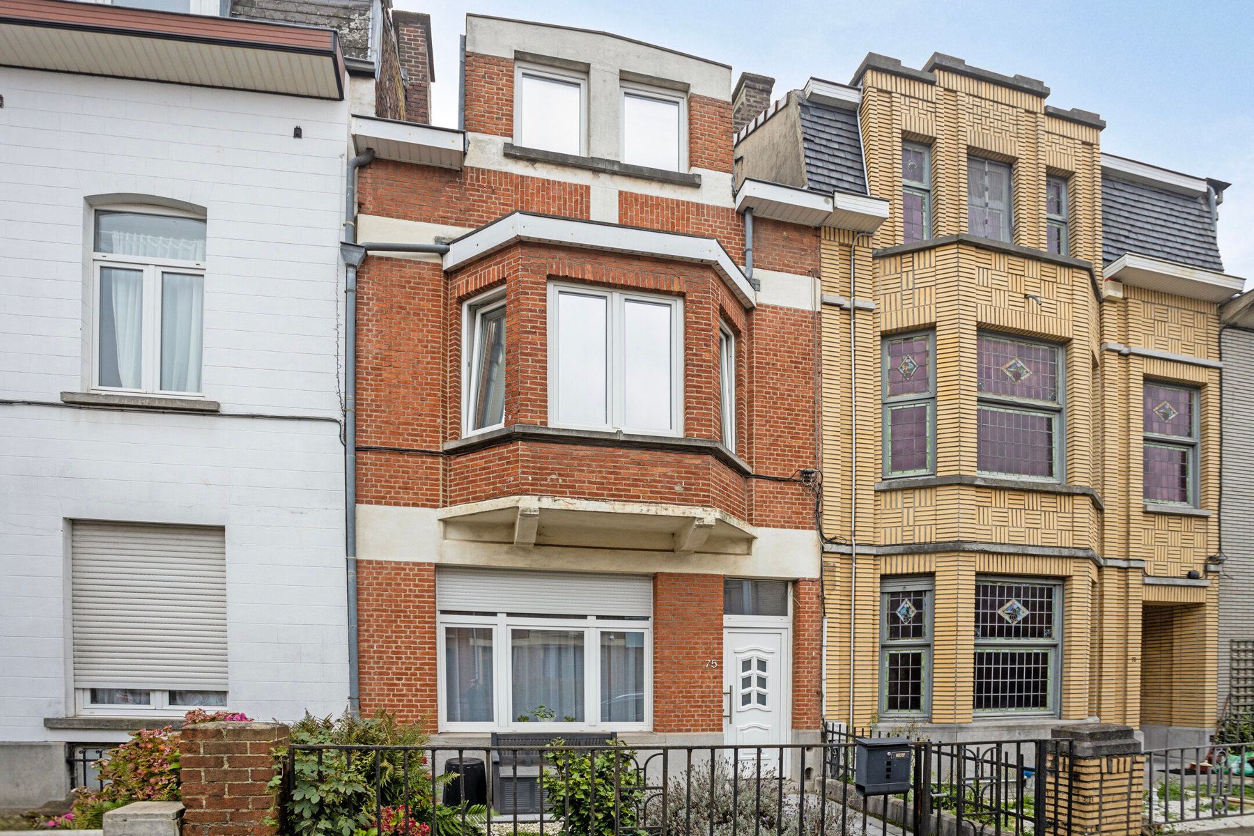 Gunstig gelegen pand met 4 slaapkamers en tuin foto 2