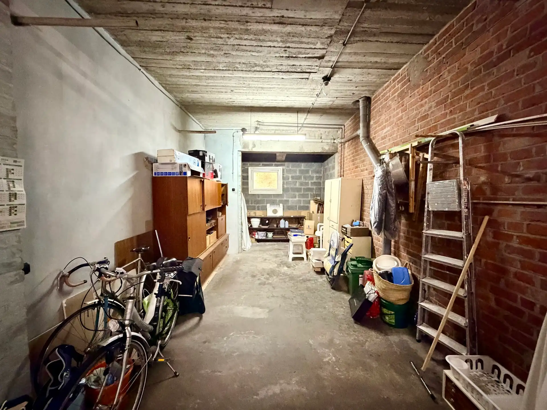 Instapklaar 2-slaapkamerappartement met grote GARAGE foto 19