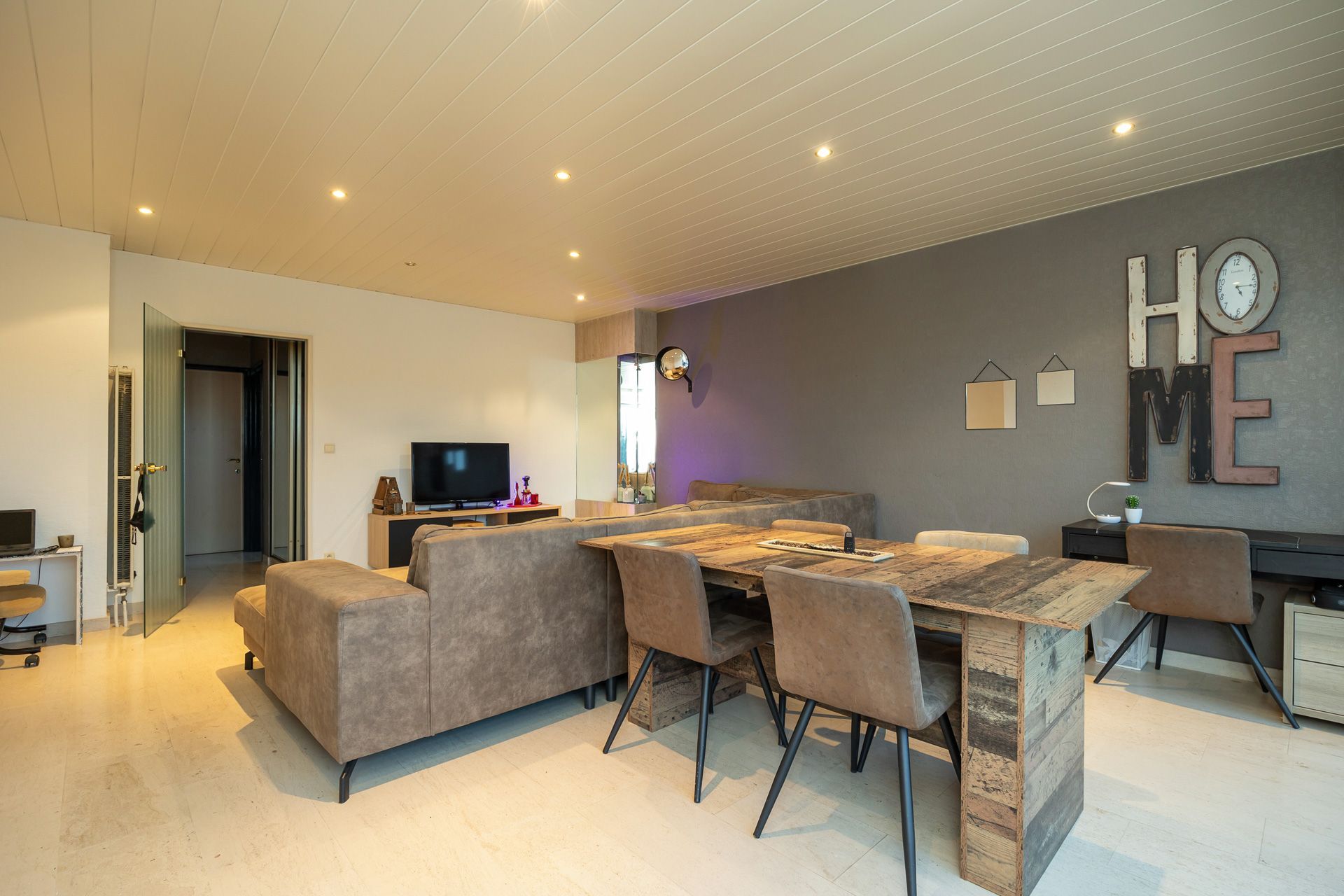 Lichtrijk appartement met drie slaapkamers en terras foto 25