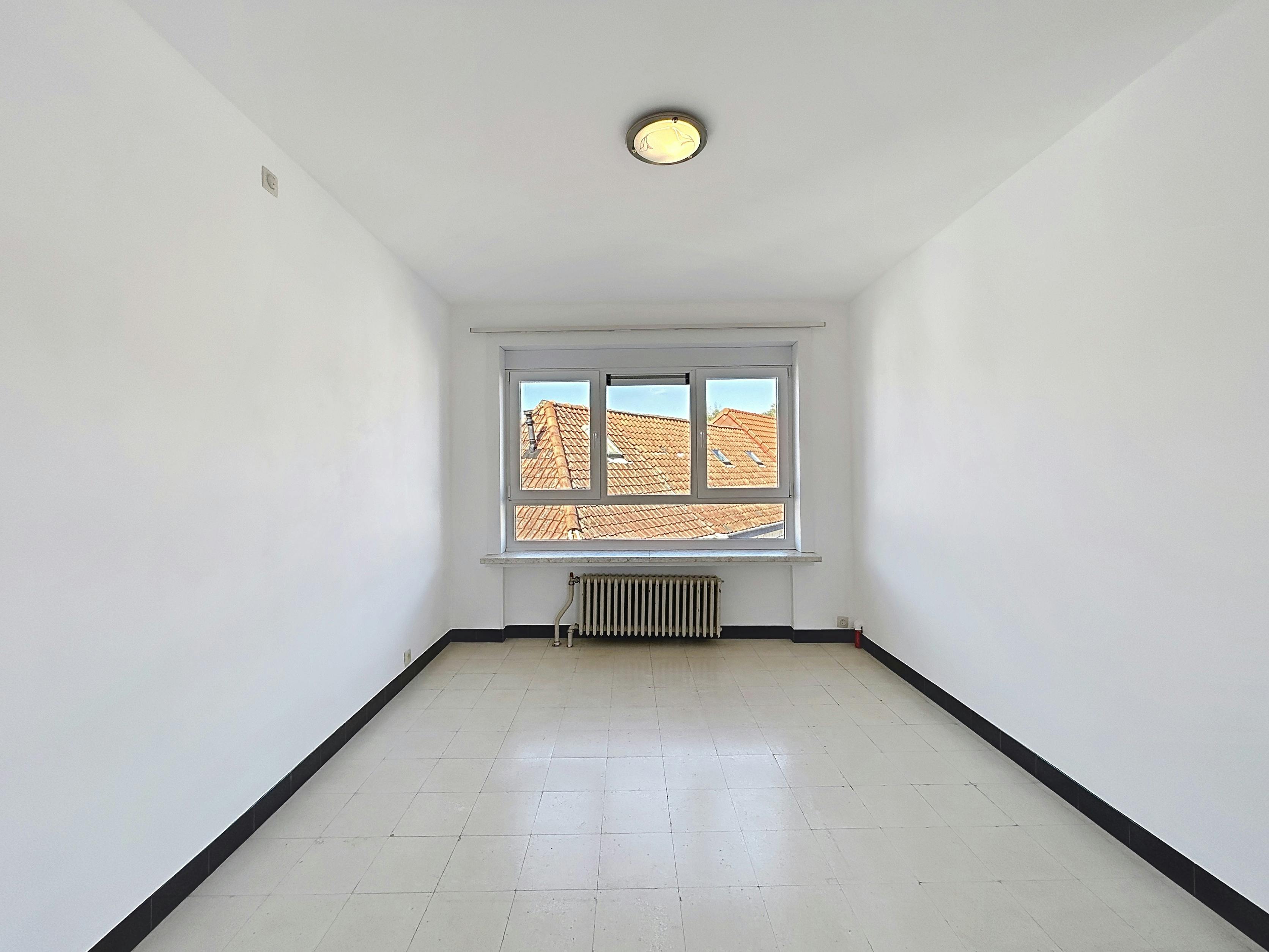 Ruim appartement met 3 kamers te huur in Kortrijk foto 12