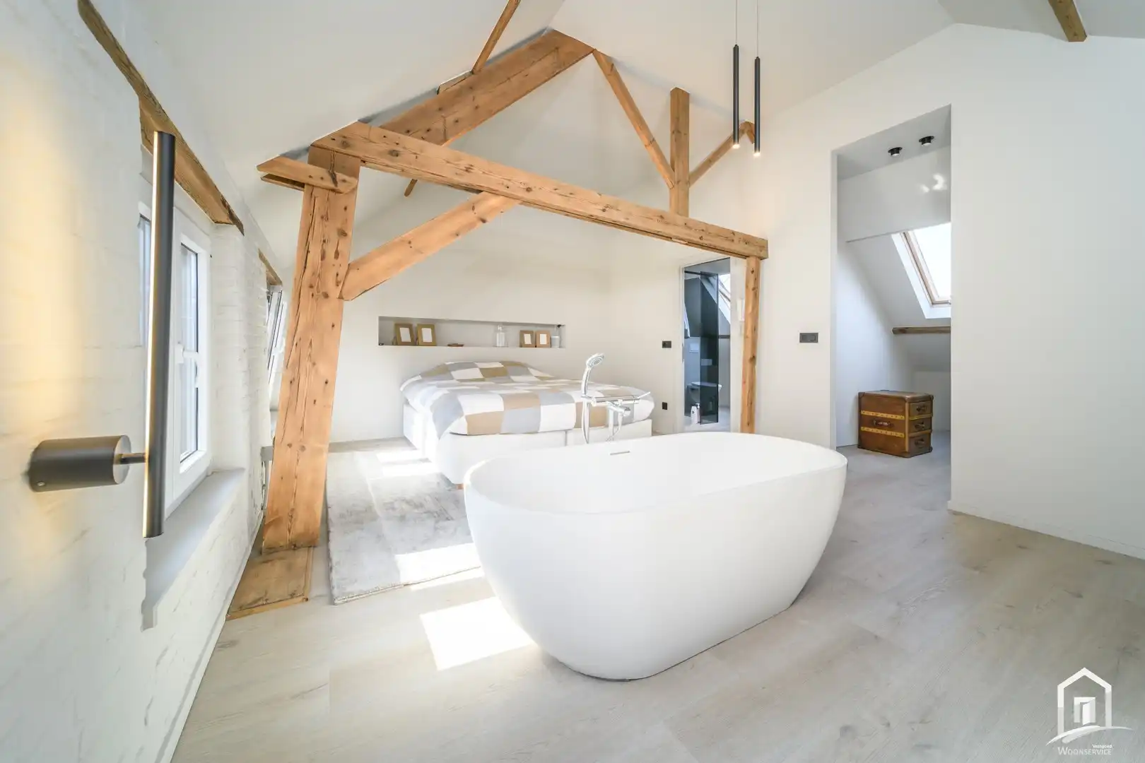 Unieke loftwoning met inpandige garage foto {{pictureIndex}}