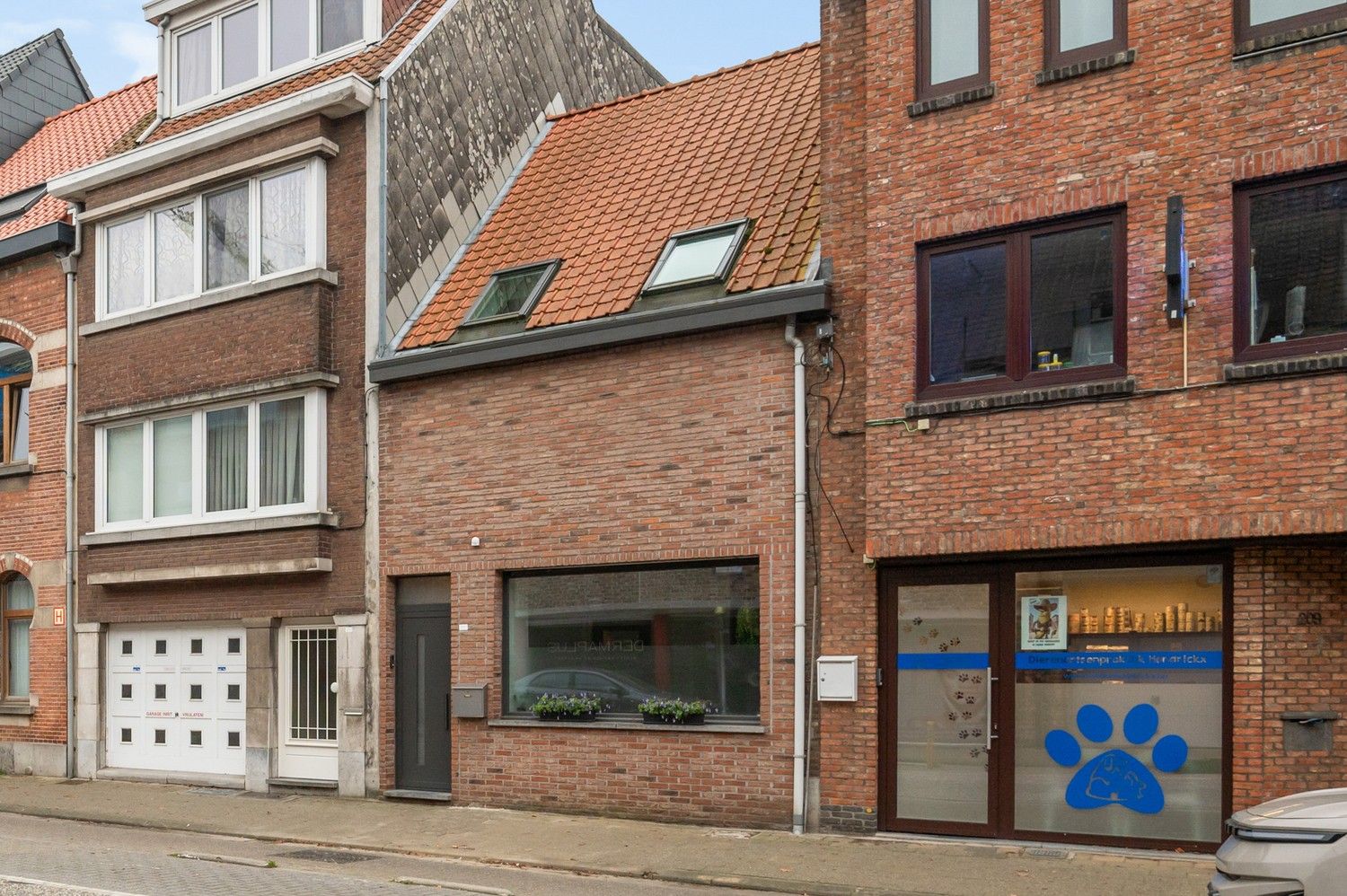 Instapklare woning met 3 SLPKS en zuidgeoriënteerde tuin te Wijnegem! foto 24