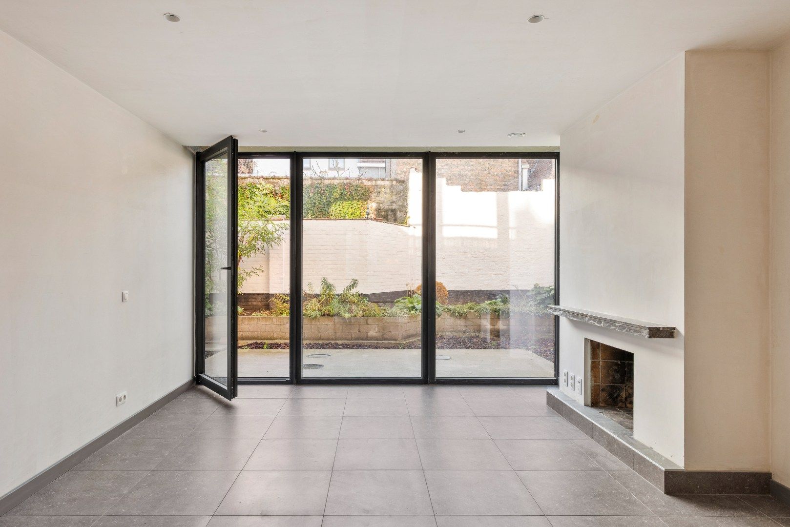 af te werken kangoeroewoning met binnentuin binnen de Brugse Reien foto 4