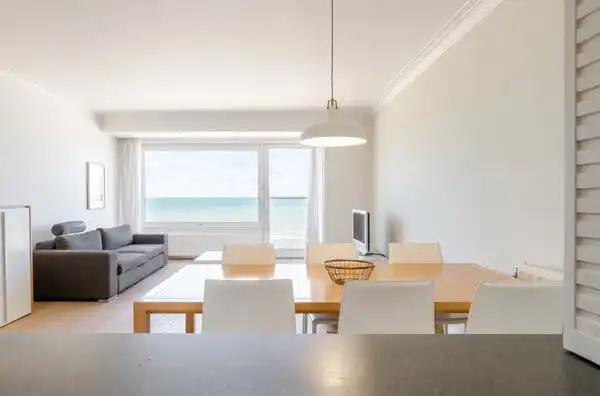 Prachtig gerenoveerd appartement met frontaal zeezicht foto 12