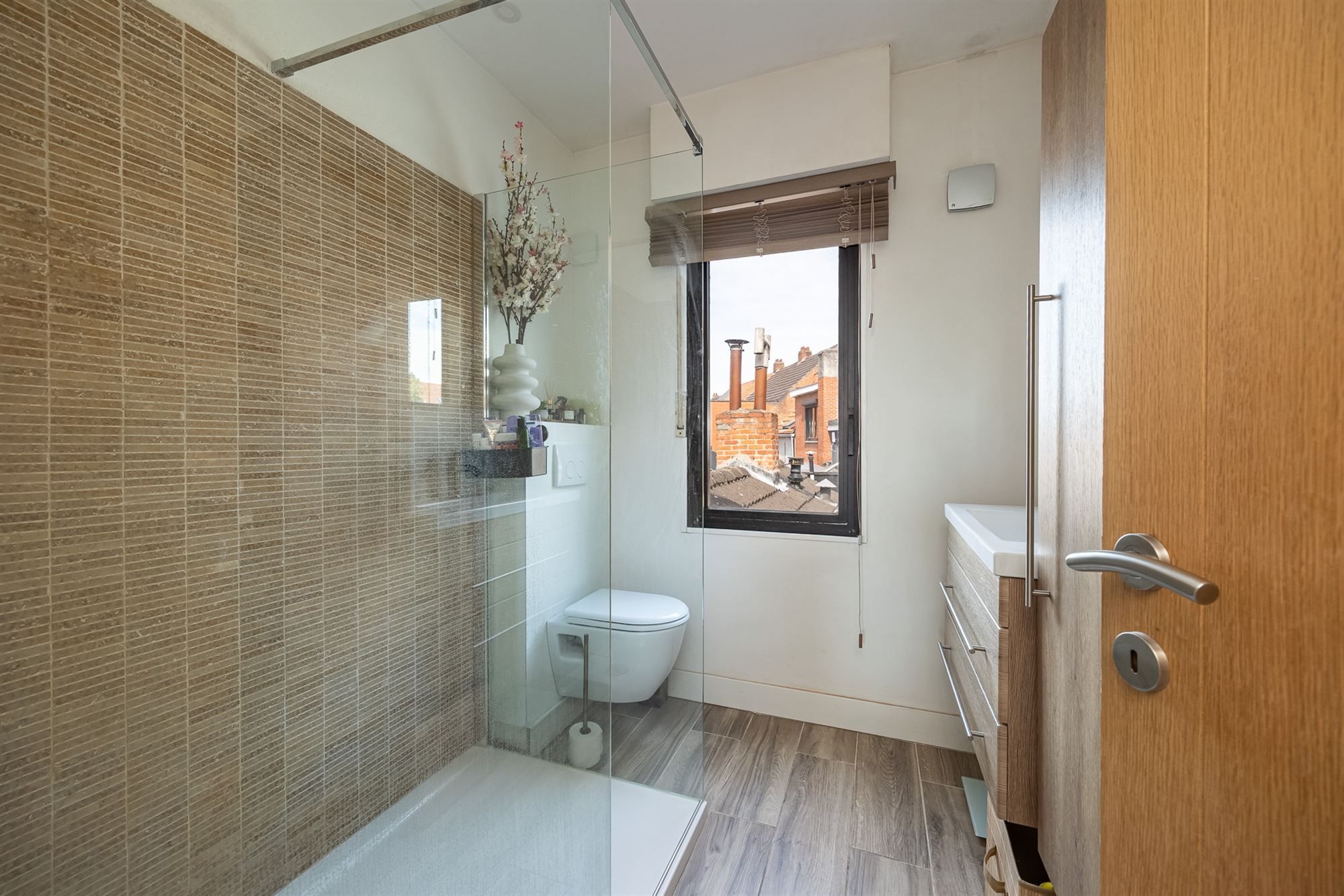Instapklare woning met 3 slaapkamers en stadskoer foto 9