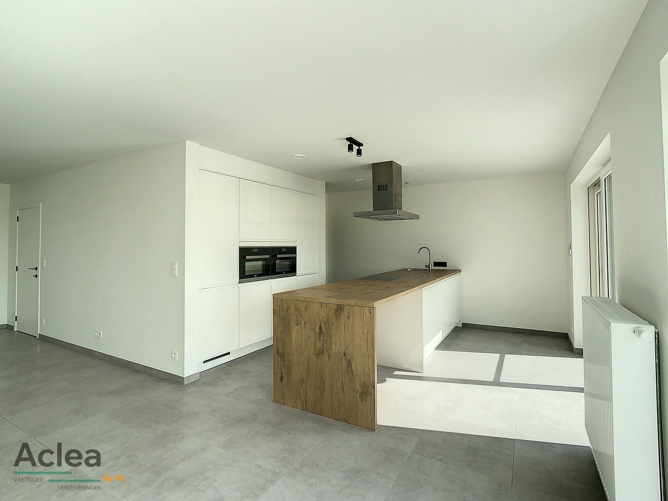 Prachtige recente koppelwoning met 5 slpks foto 3