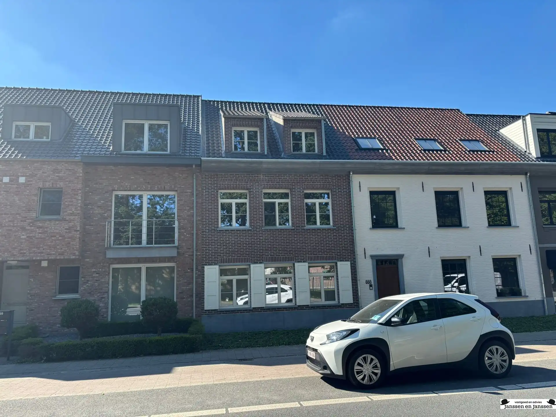 Stijlvol afgewerkt appartement met 2 slpks, twee auto-staanplaatsen en terras in het centrum van Gooreind (ca.100m²) foto 18
