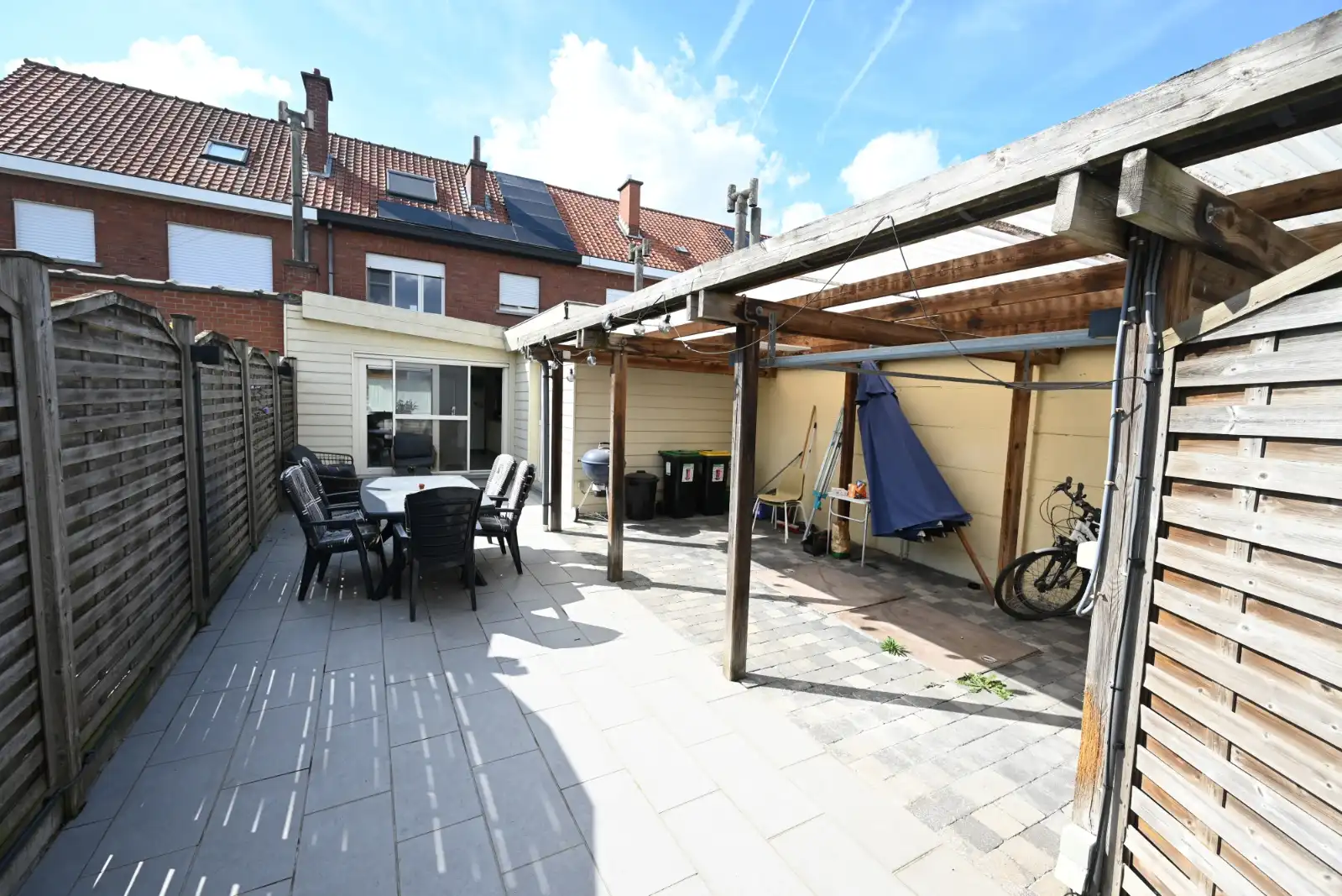 Ruime woning met 3 slaapkamers en carport foto 19