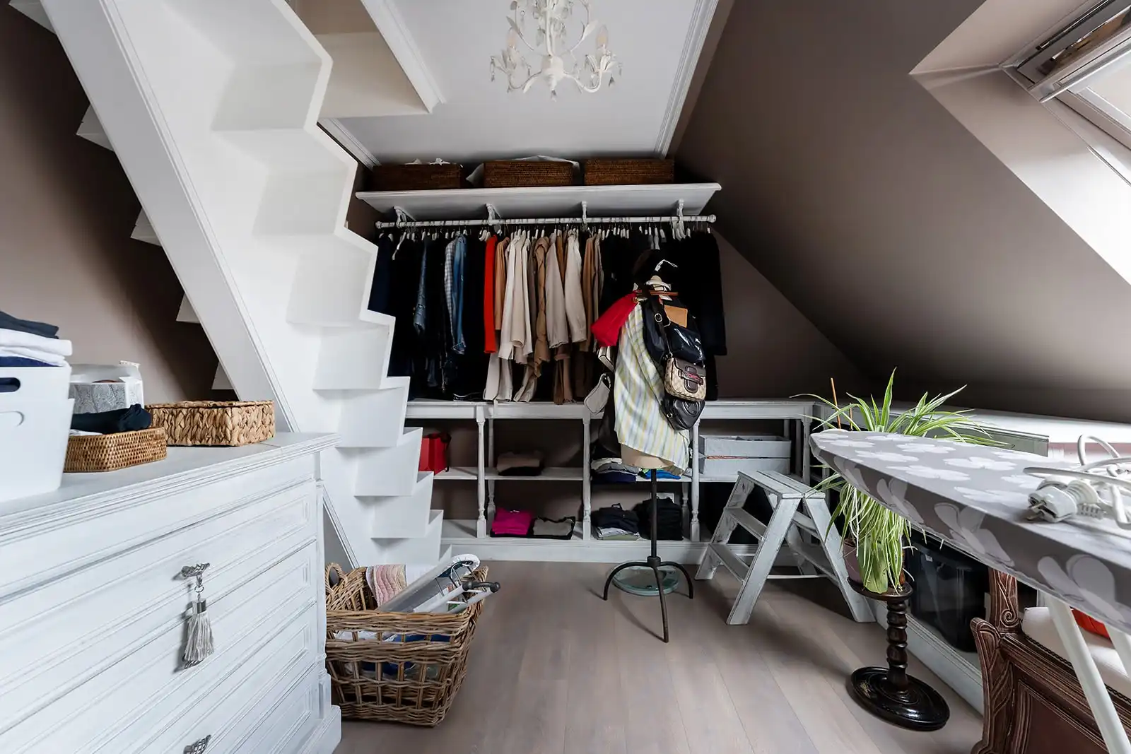 Ruim duplex appartement met garagebox te koop in Lissewege. foto 10