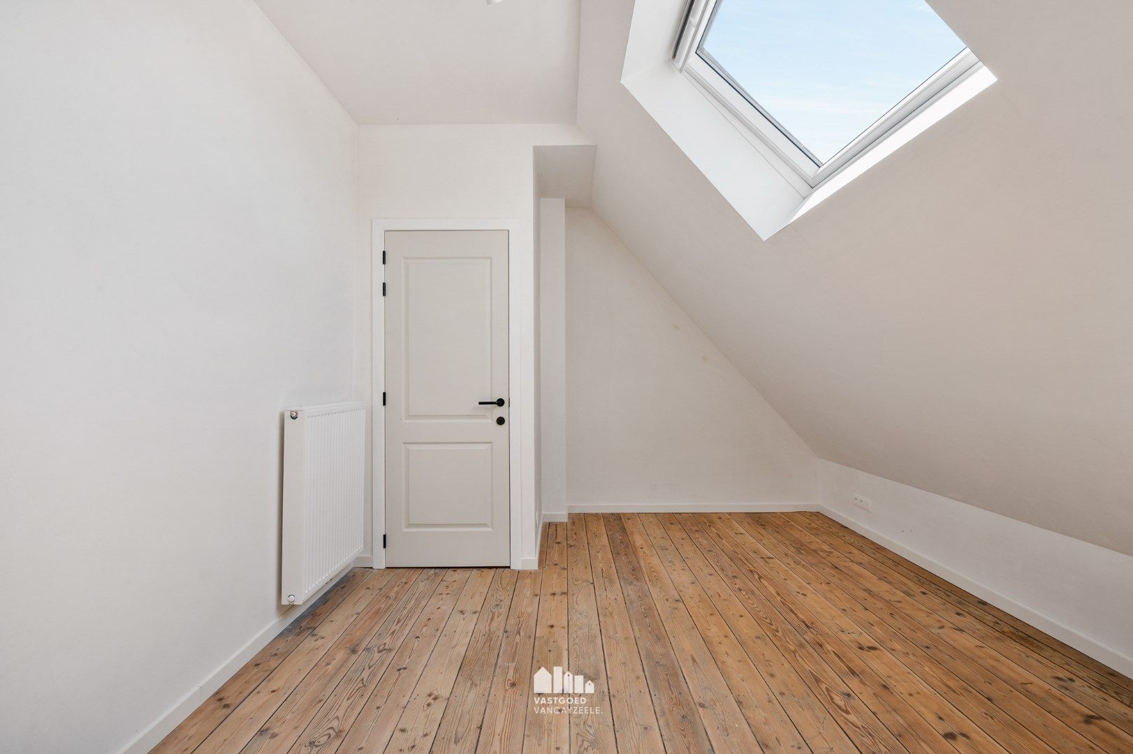 Volledig gerenoveerde herenwoning met grote koer op centrale ligging.  foto 26