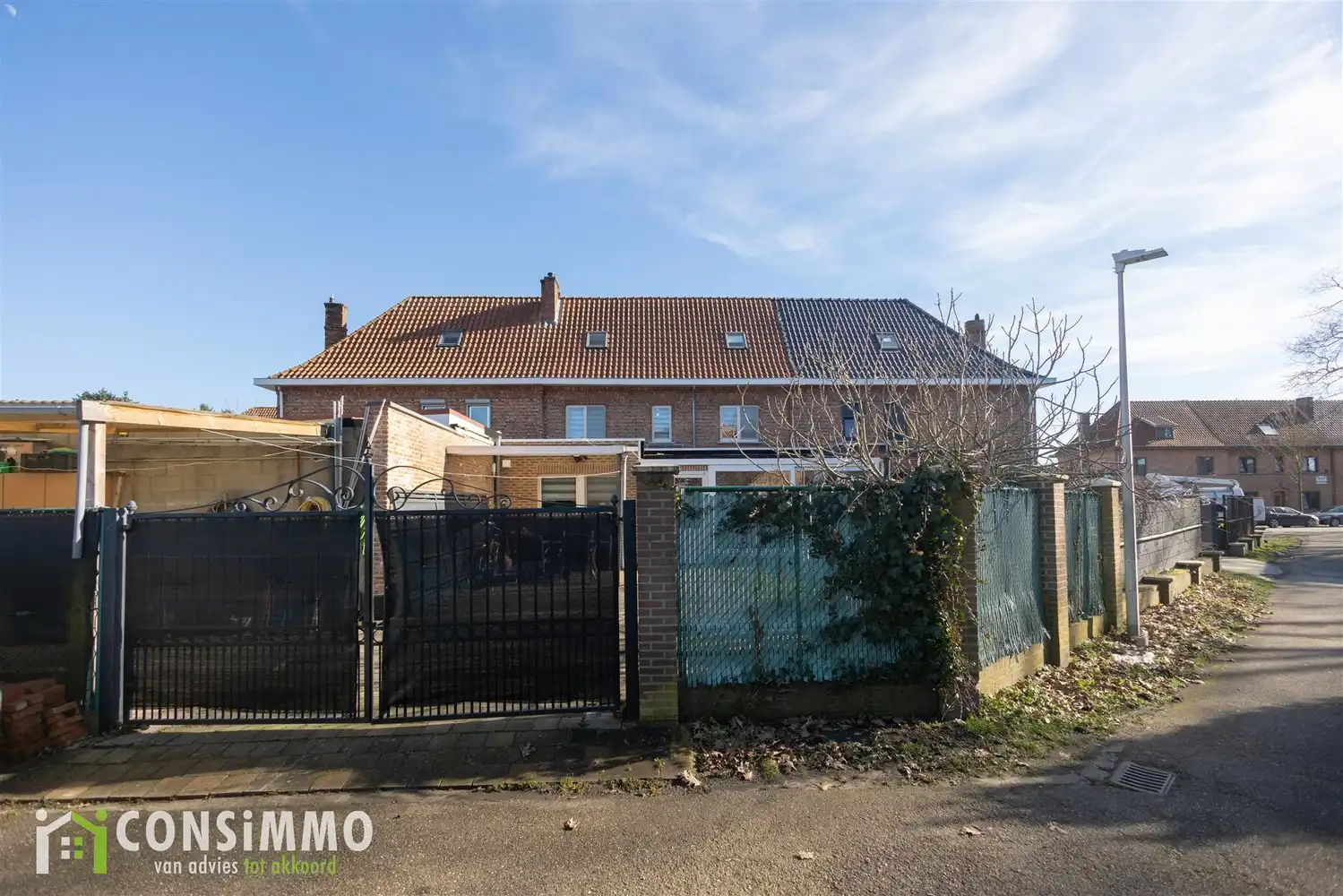 Instapklare en ruime woning met 5 slaapkamers in Genk foto 35