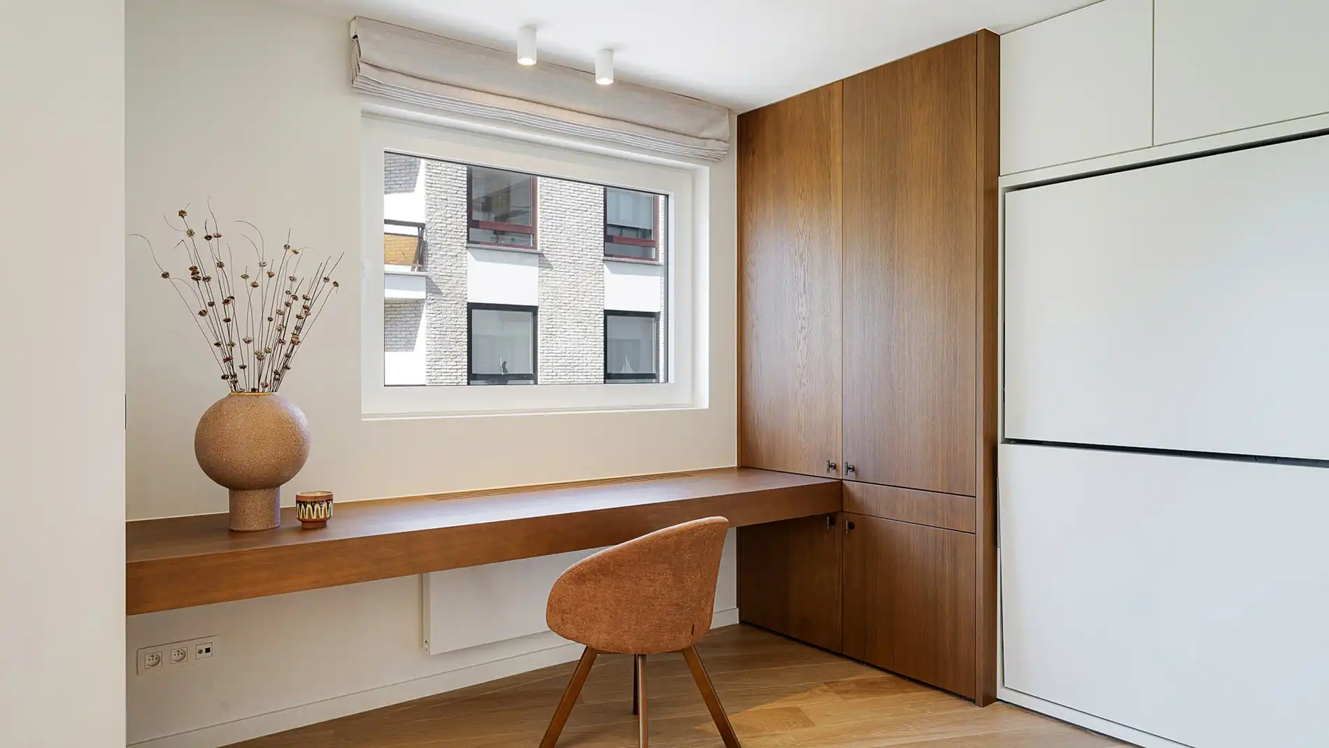 Subliem gerenoveerd, ruim hoekappartement foto 17