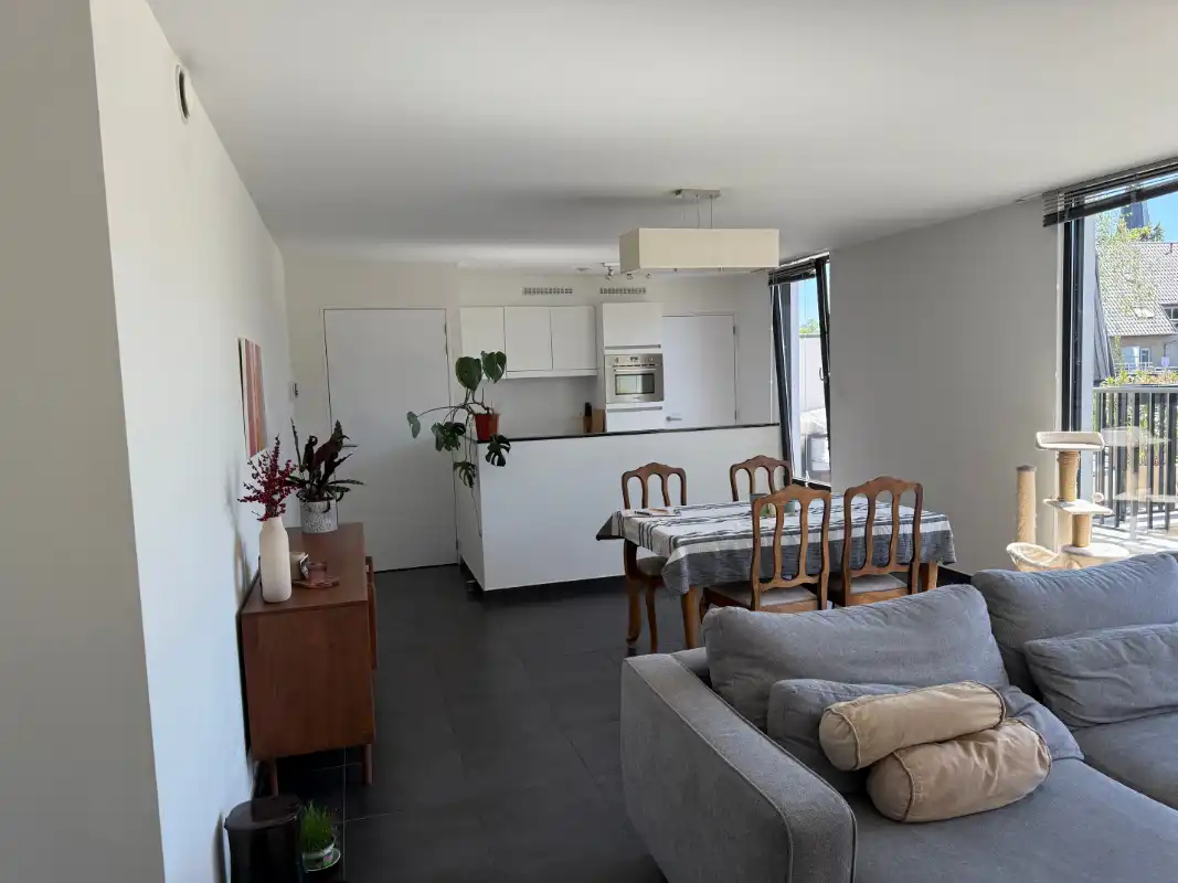 Recent appartement met twee slaapkamers met zeer groot terras en 2 autostaanplaatsen foto 4