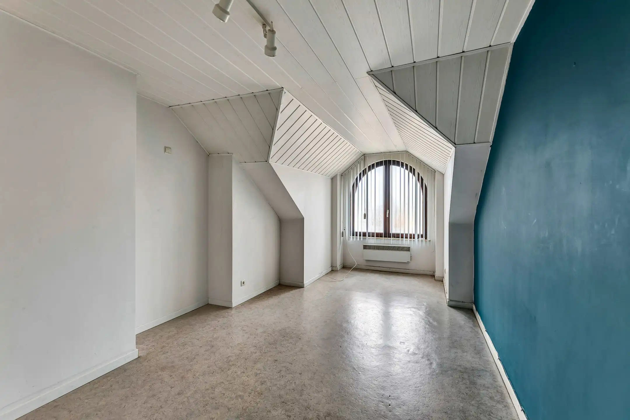 Handelswoning met ruime garage  foto 15