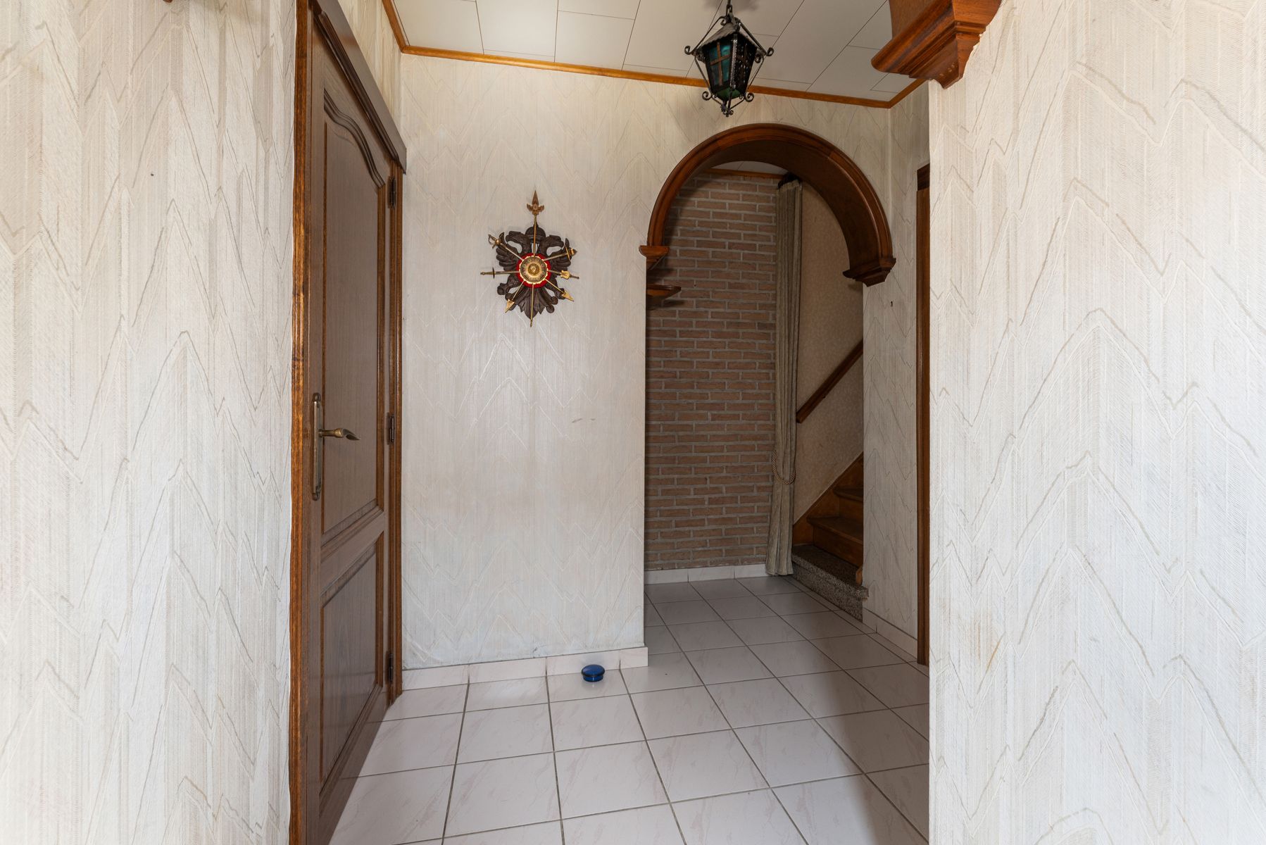Op te knappen woning met tuin en garage foto 12