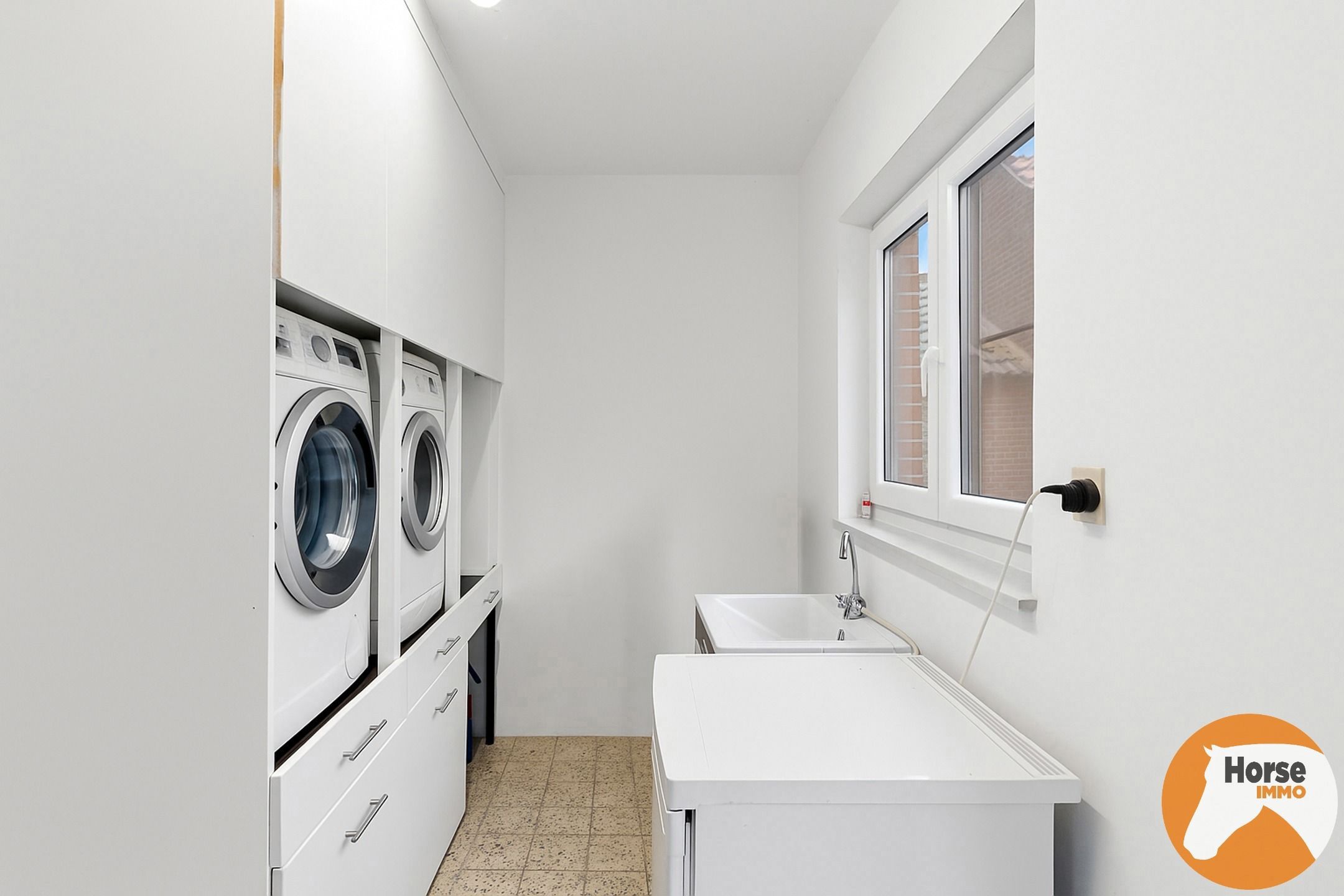 BILZEN-HOESELT - Gerenoveerde woning met paardenstal foto 16