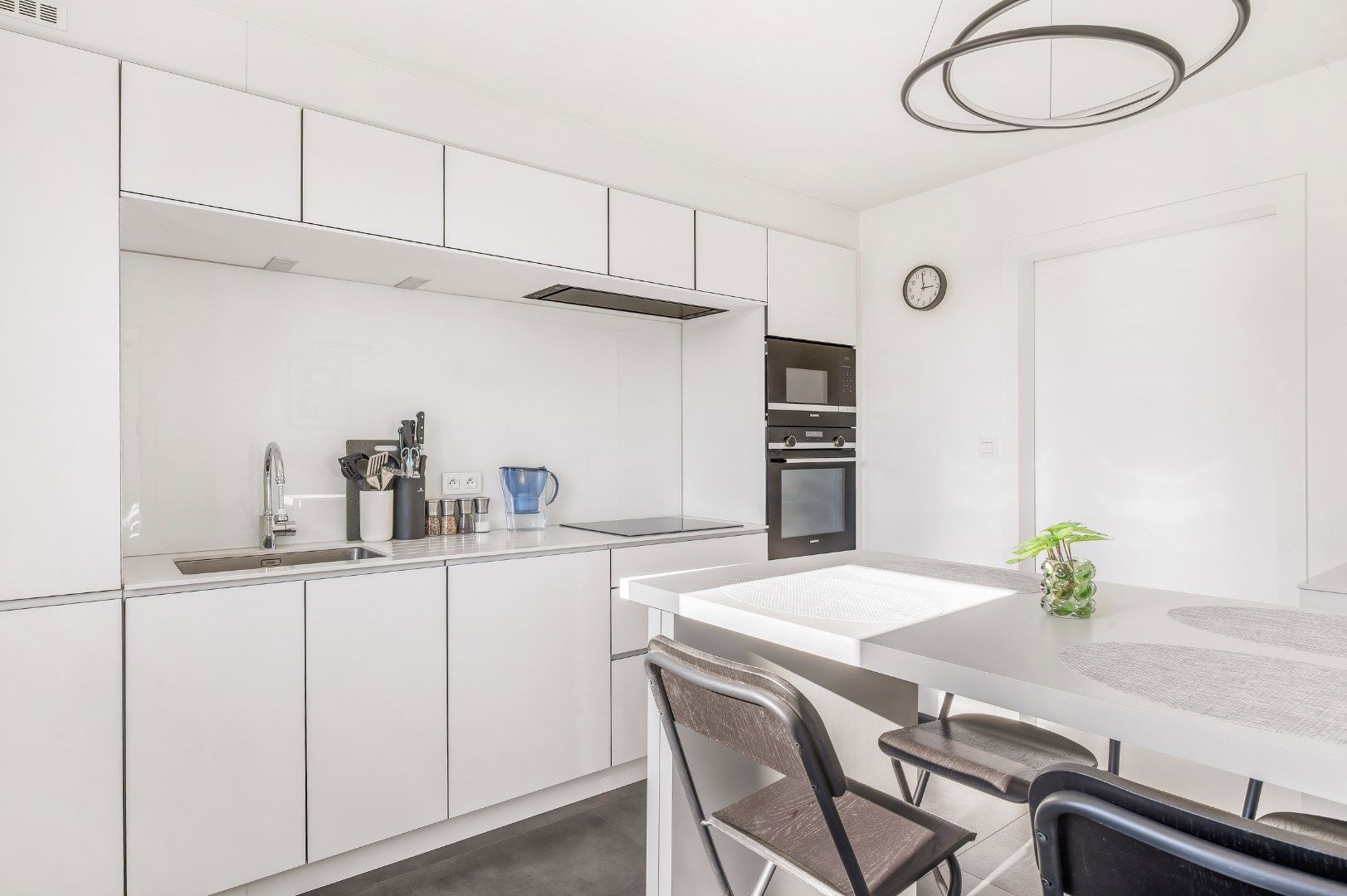 GERENOVEERDE WONING MET 3 SLPKS, TUIN EN RUIME GARAGE (973m²) foto 9