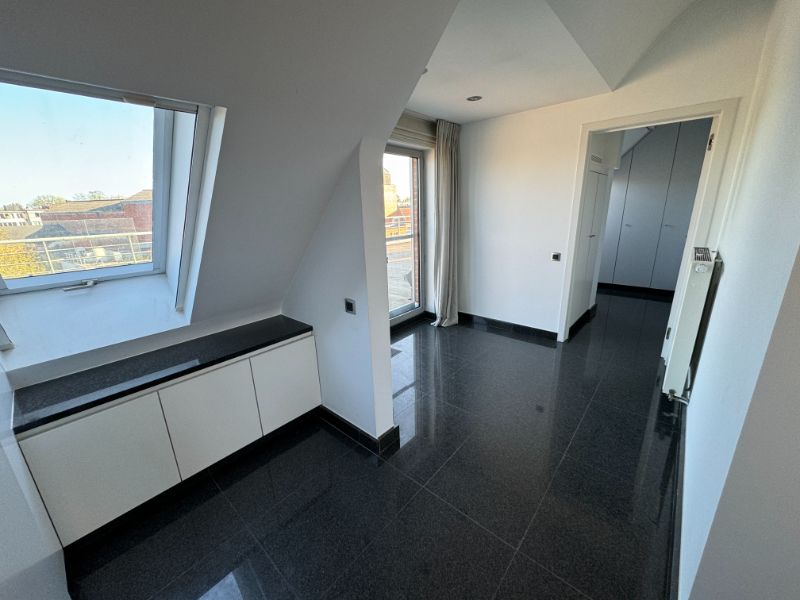 Instapklaar penthouse met riant terras (+-287m²), centrum Geel! foto 5