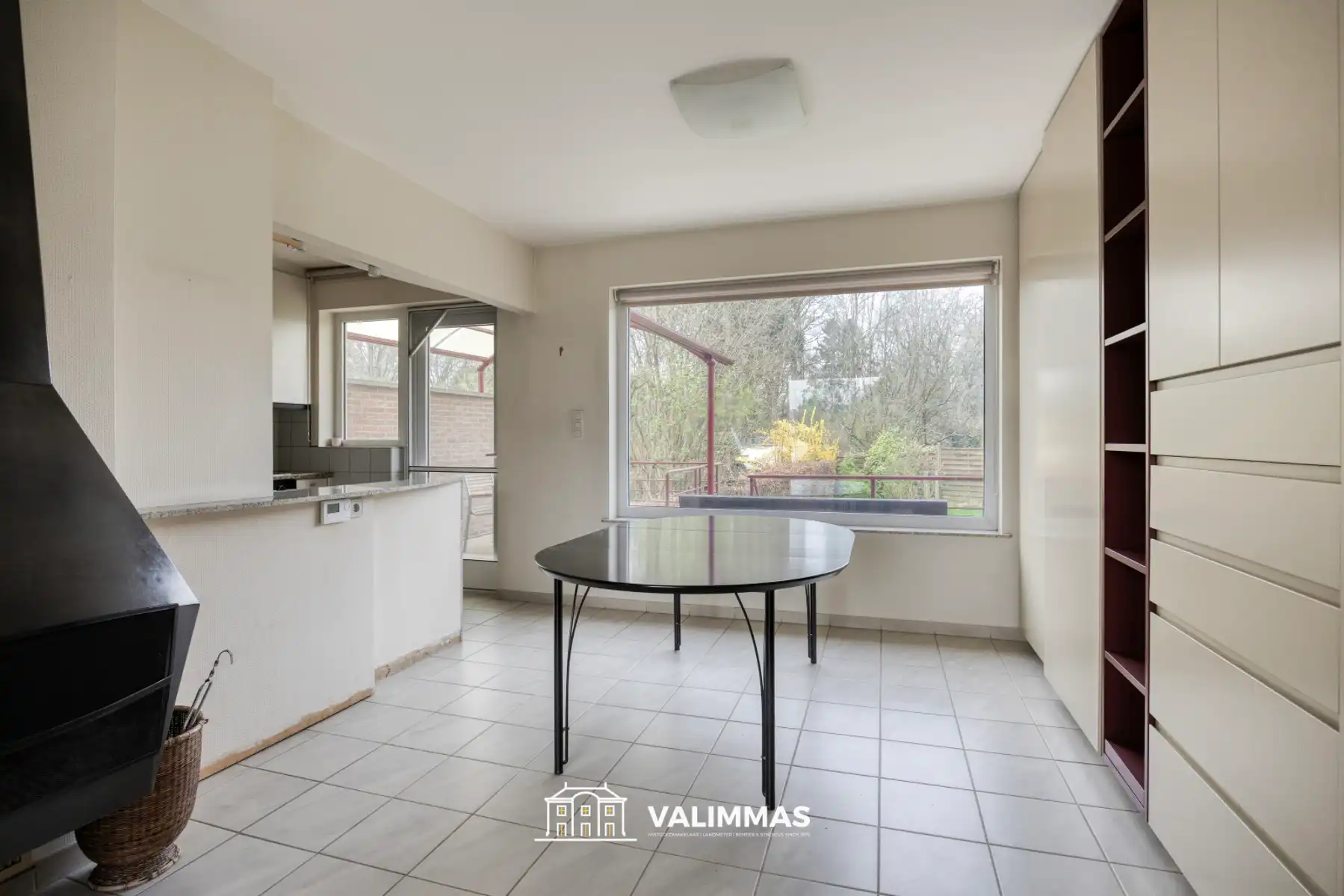 Welgelegen en verzorgde driegevelwoning met garage en tuin foto 5