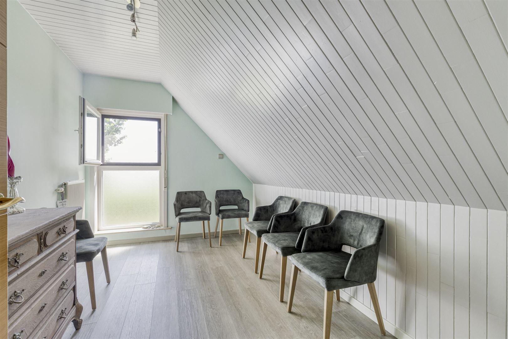 Huis + weiland foto 16