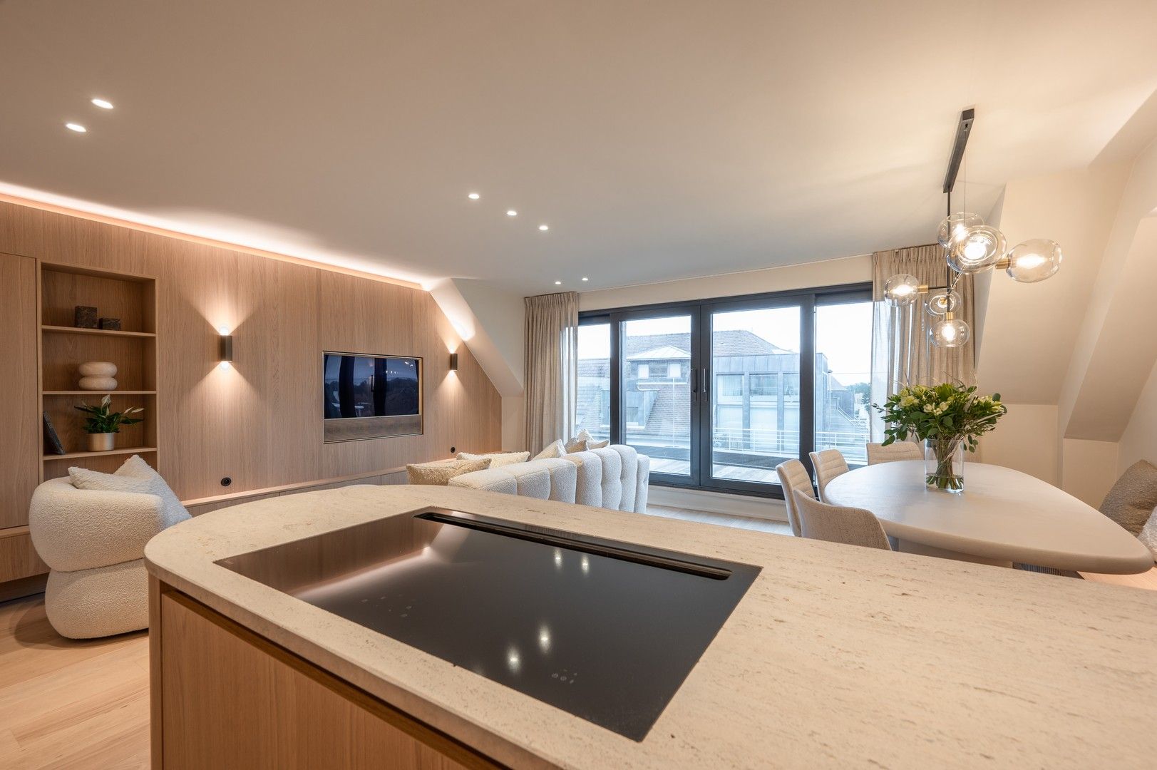 Prachtig gerenoveerd penthouse appartement heel goed gelegen vlakbij de zee en de winkels. foto 12